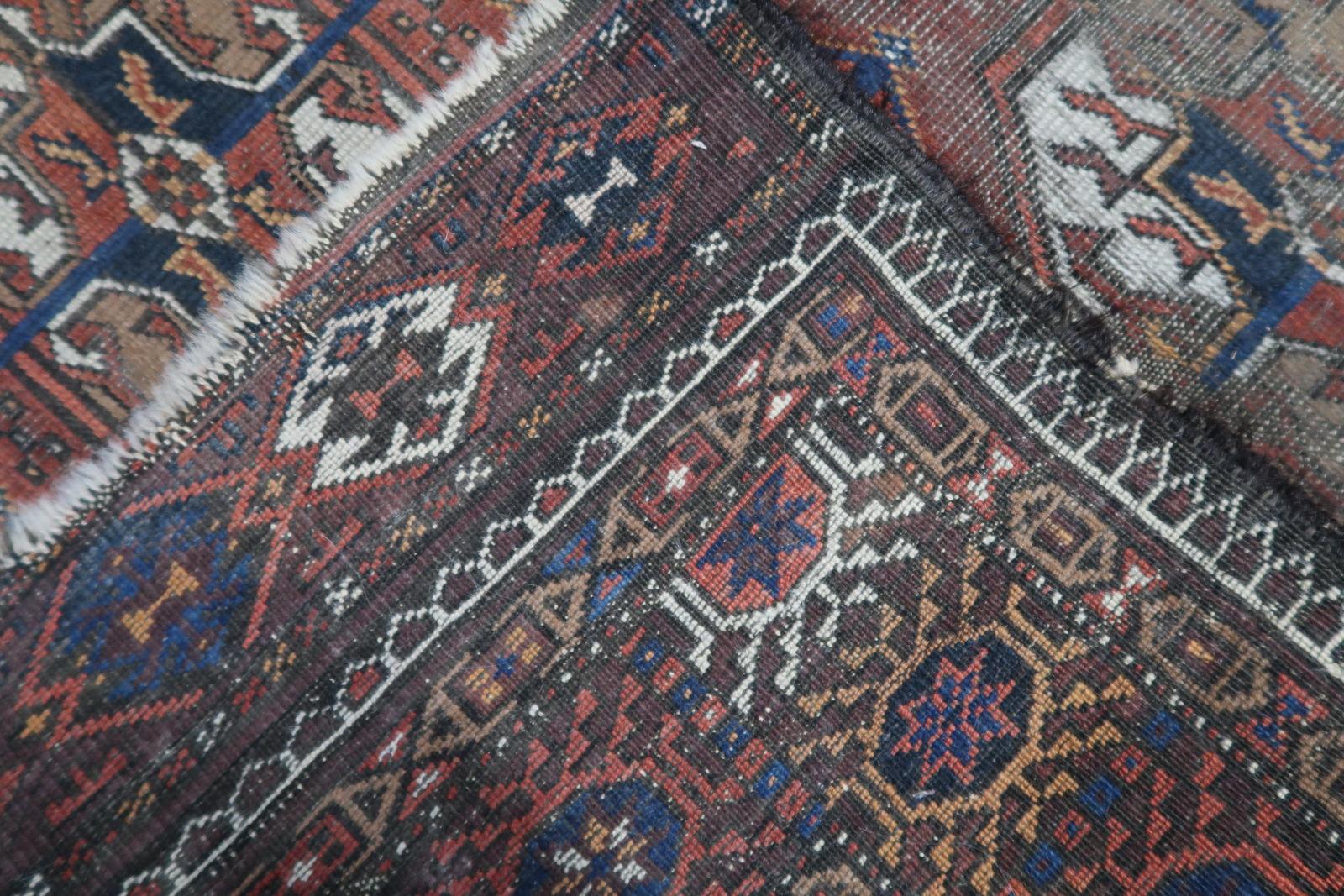 Tapis de baluchon afghan vintage fait à la main des années 1920, 1C1073 en vente 7