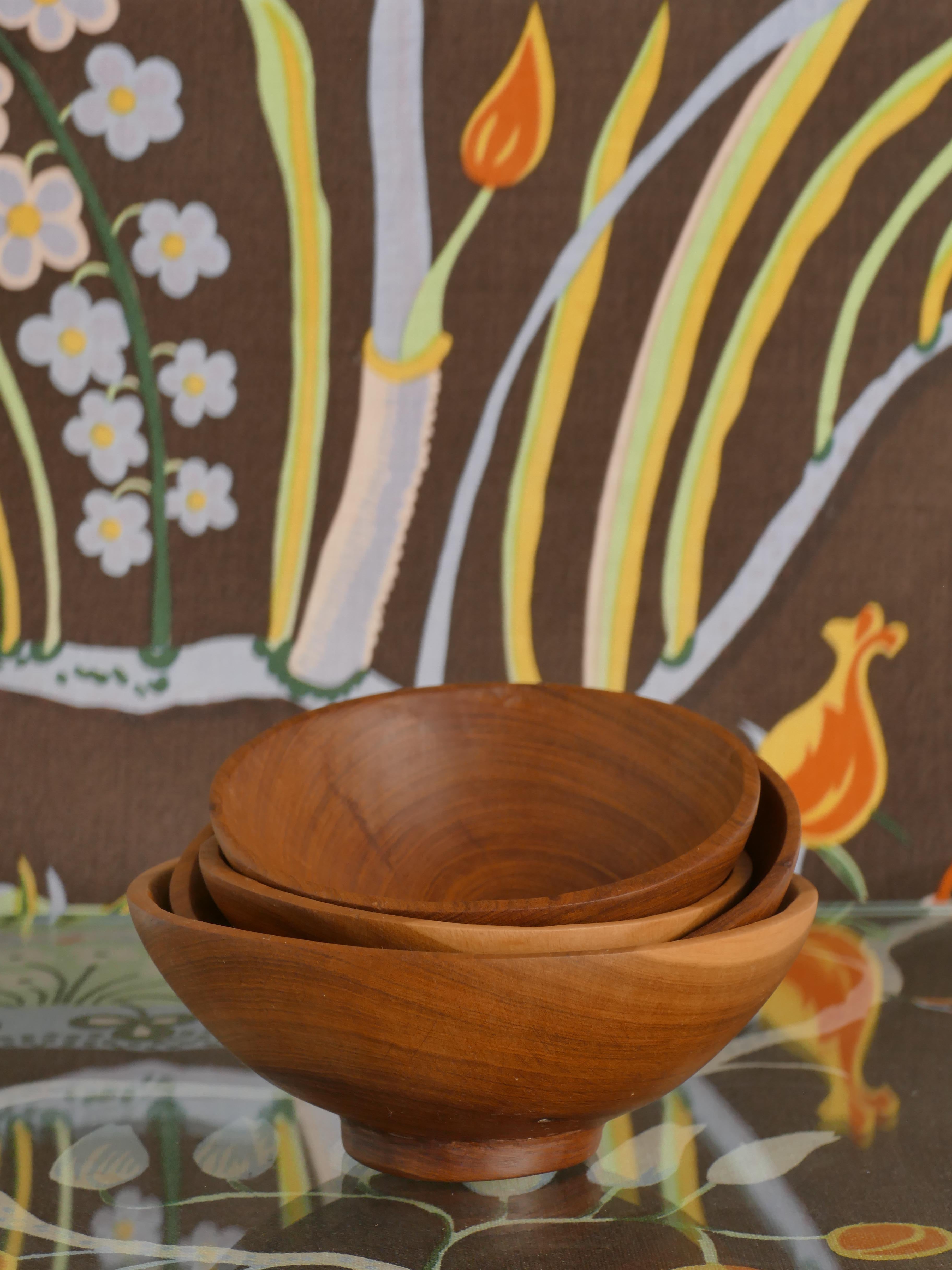 Handmade Akacia Wood Bowls, Set of 4 For Sale 2