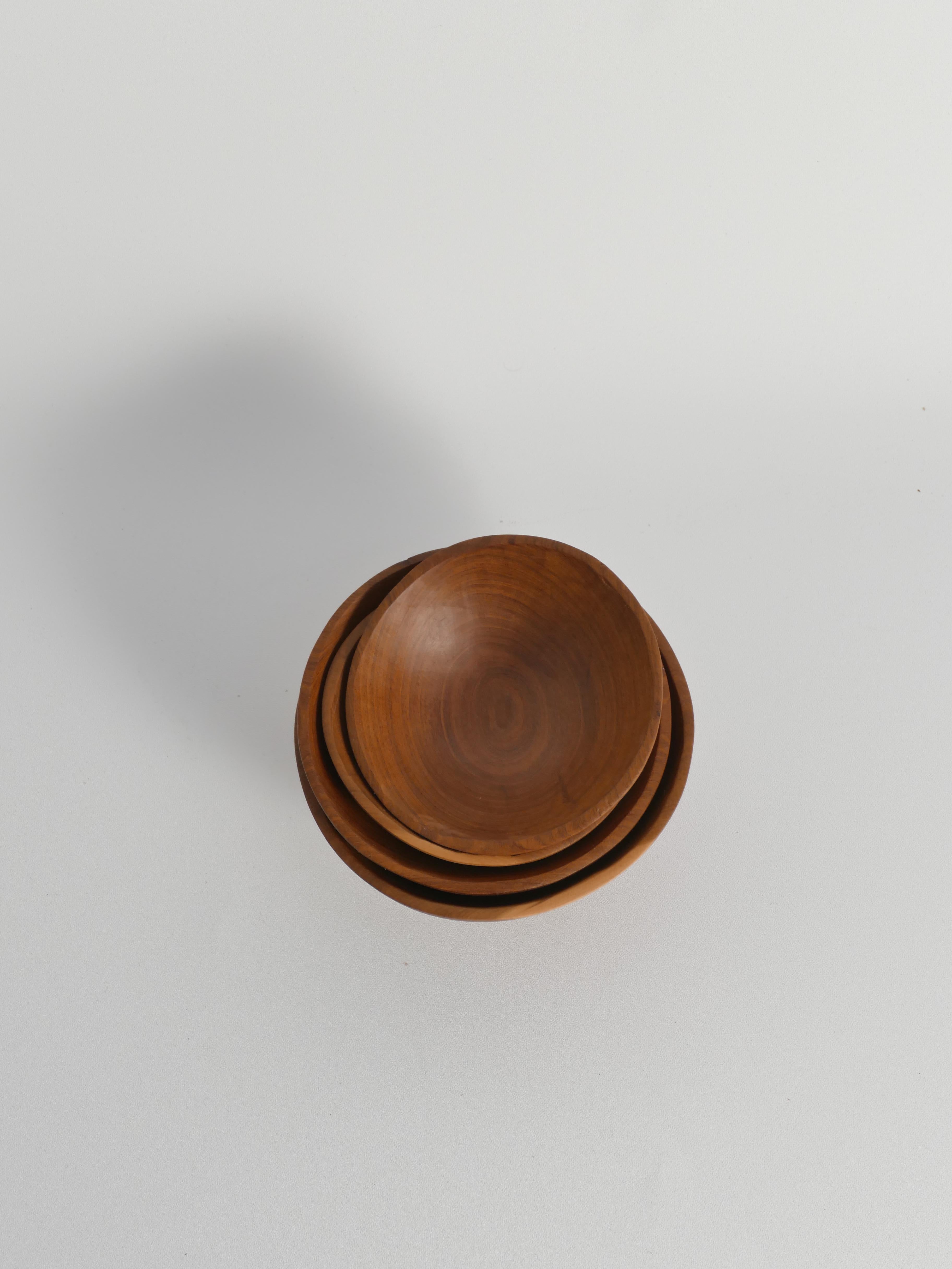 Handmade Akacia Wood Bowls, Set of 4 For Sale 3