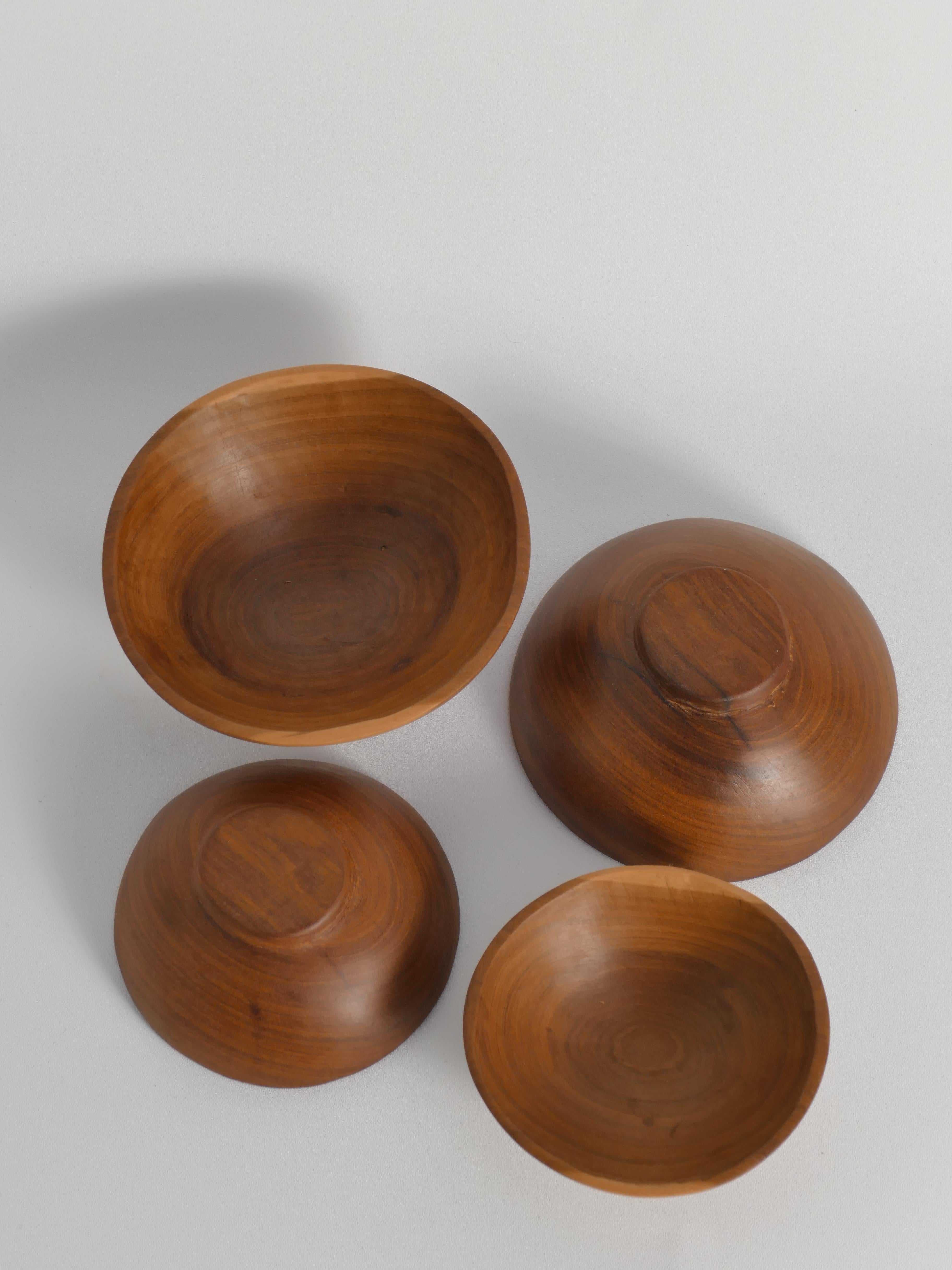 Handmade Akacia Wood Bowls, Set of 4 For Sale 6