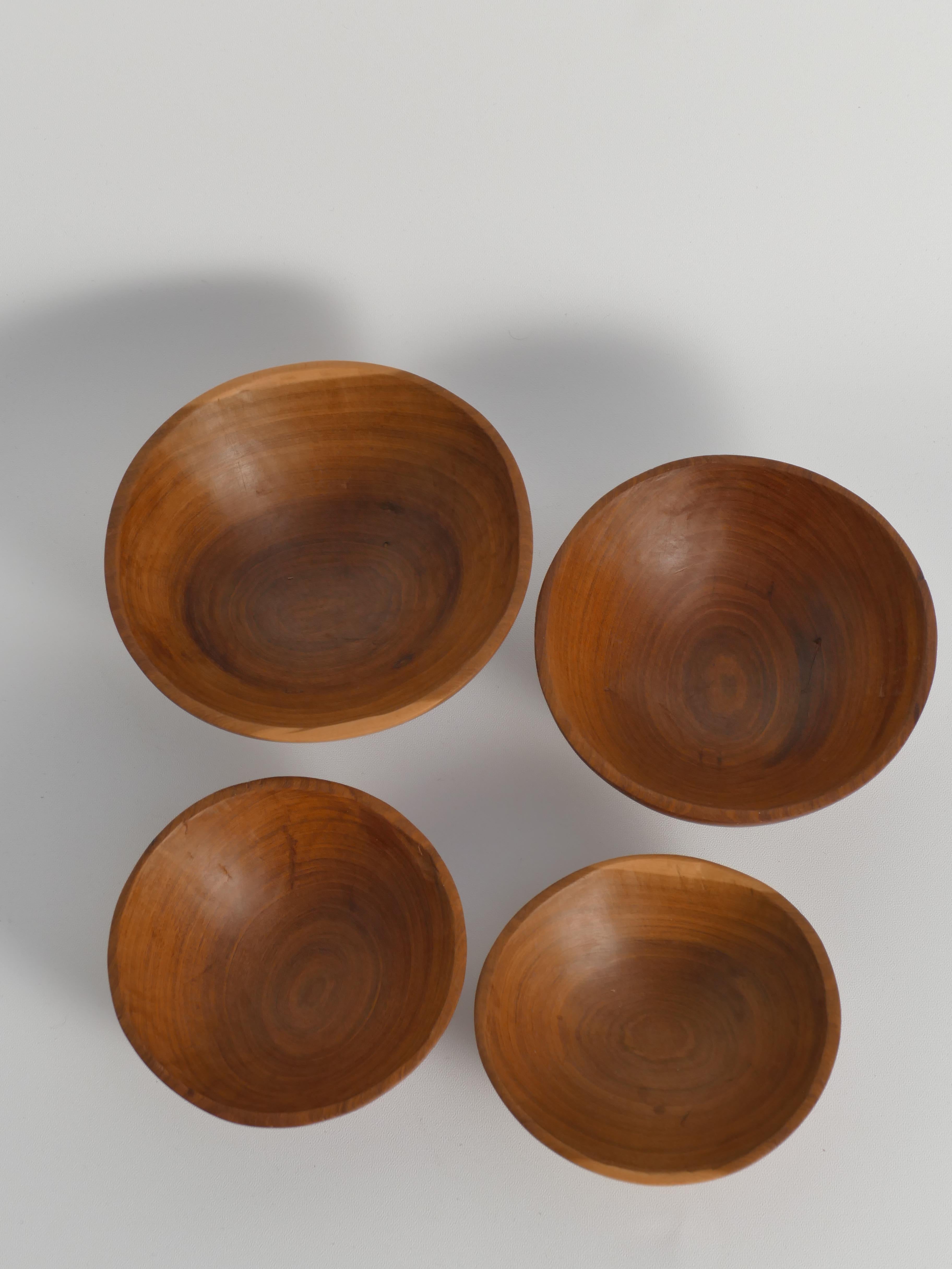 Handmade Akacia Wood Bowls, Set of 4 For Sale 7