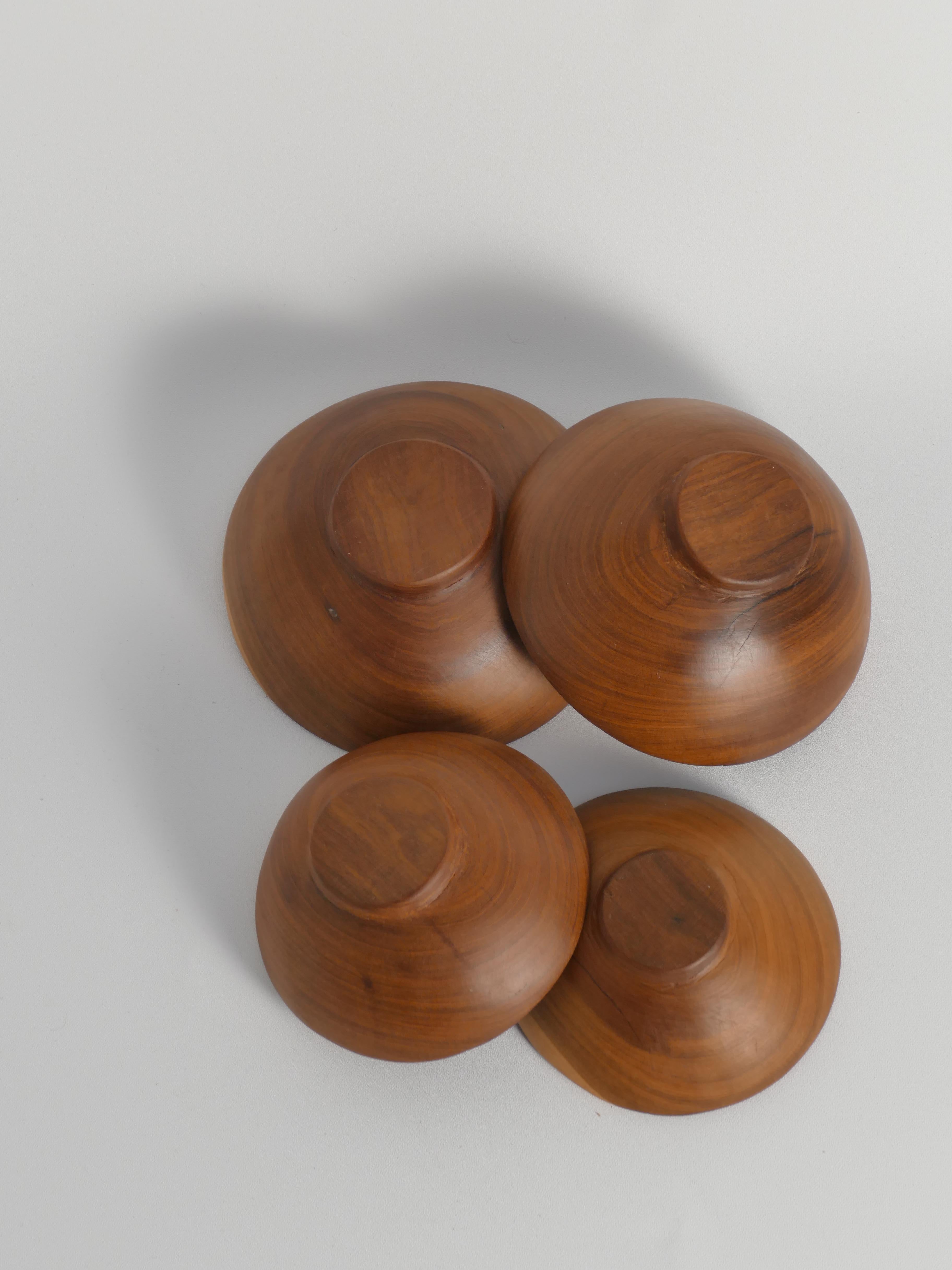 Handmade Akacia Wood Bowls, Set of 4 For Sale 9