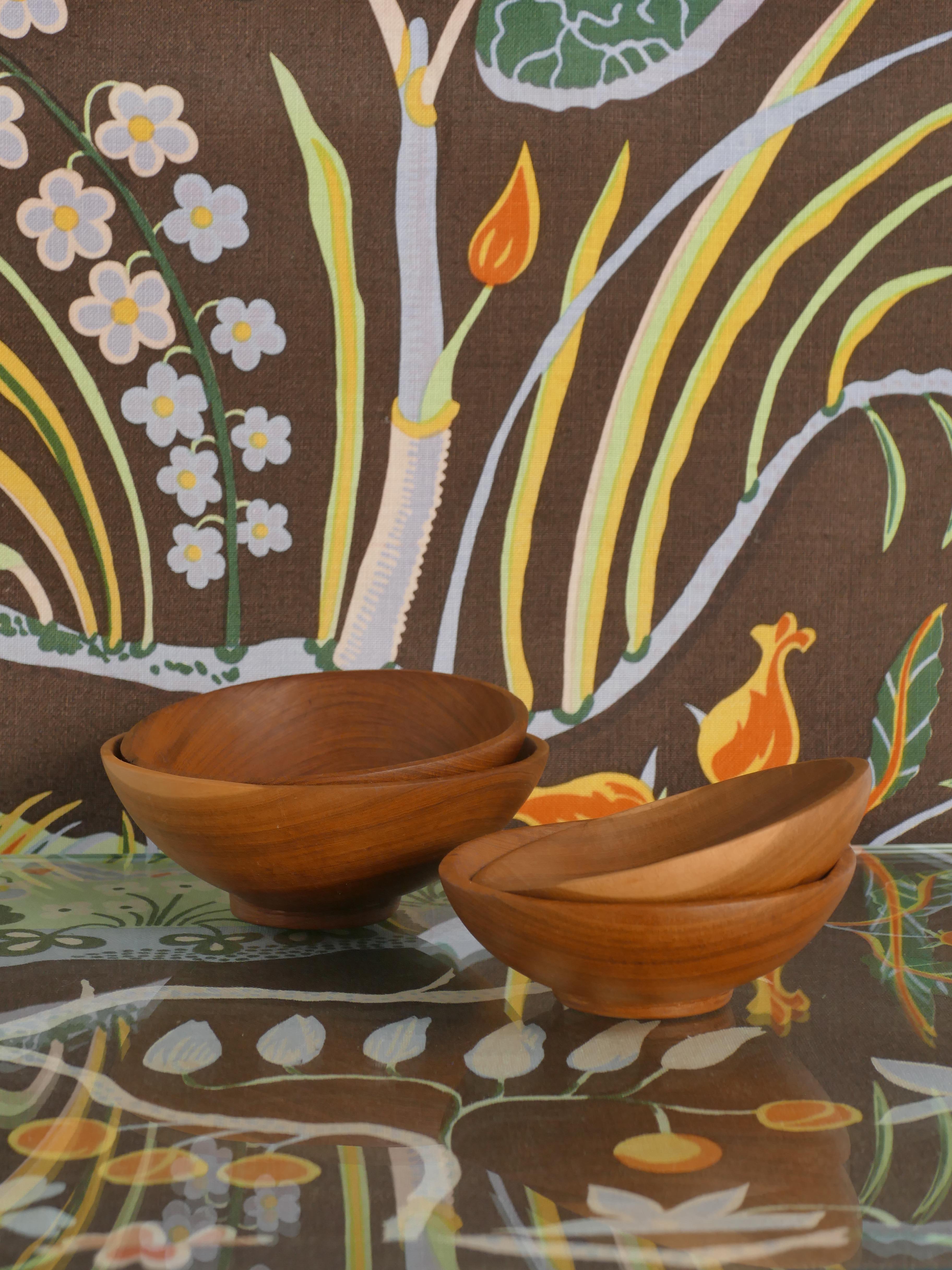 Handmade Akacia Wood Bowls, Set of 4 In Good Condition For Sale In Grythyttan, SE