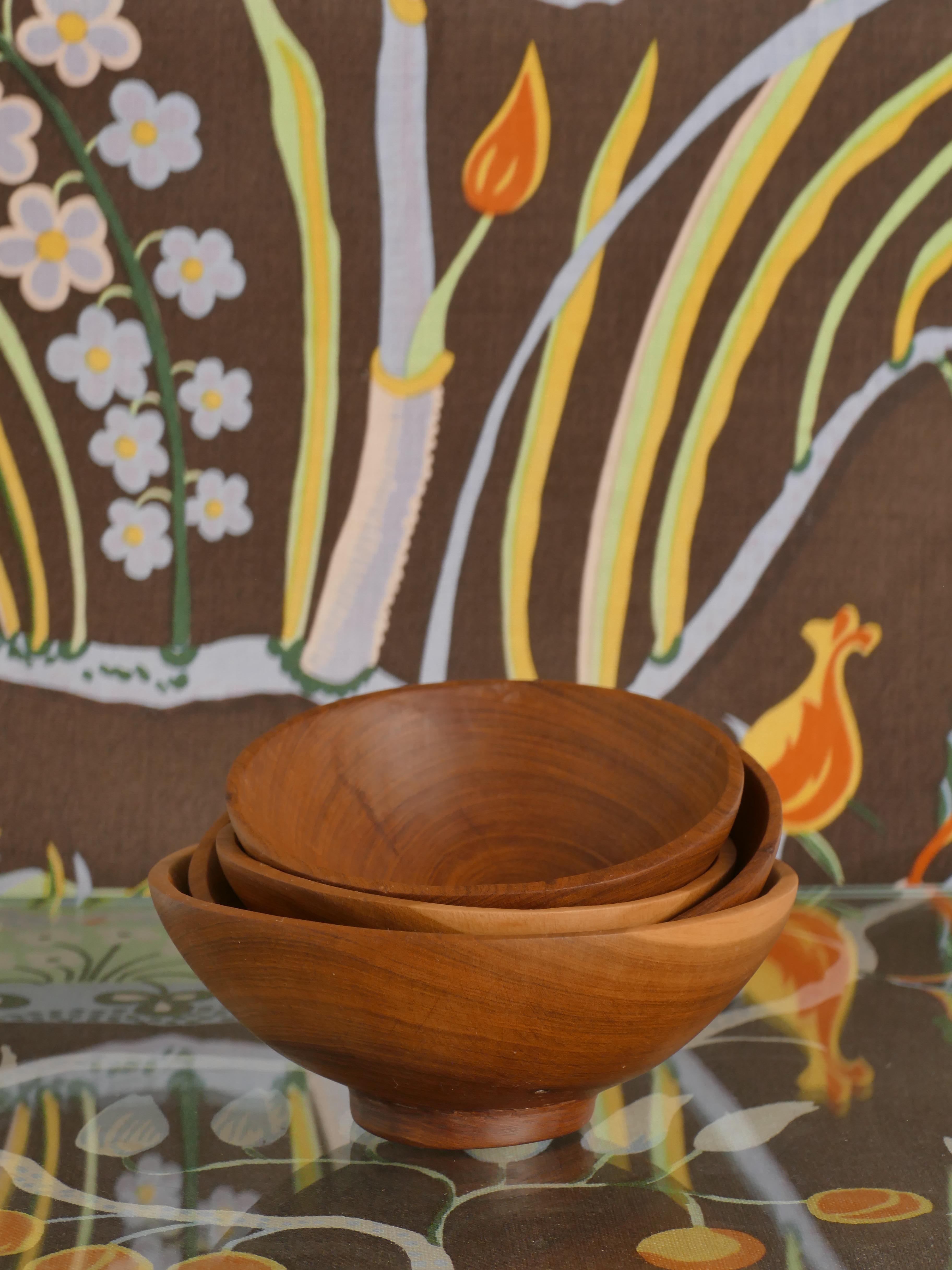 Handmade Akacia Wood Bowls, Set of 4 For Sale 1