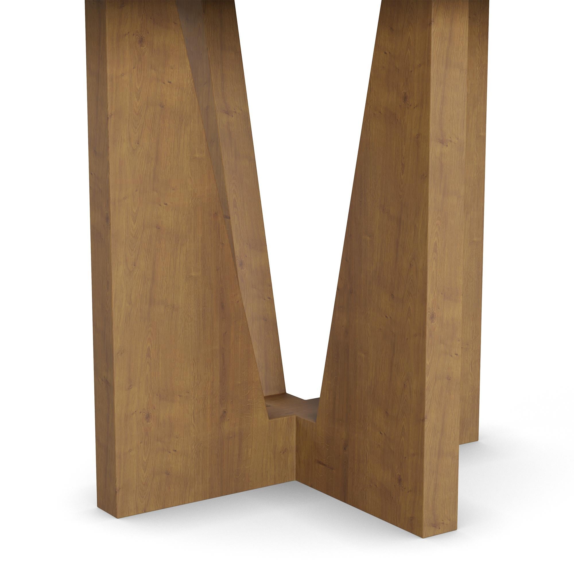 Mesa de comedor Alba hecha a mano en travertino con base de roble by Nolita Harbour Portugués en venta