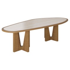 Mesa de comedor Alba hecha a mano en travertino con base de roble by Nolita Harbour