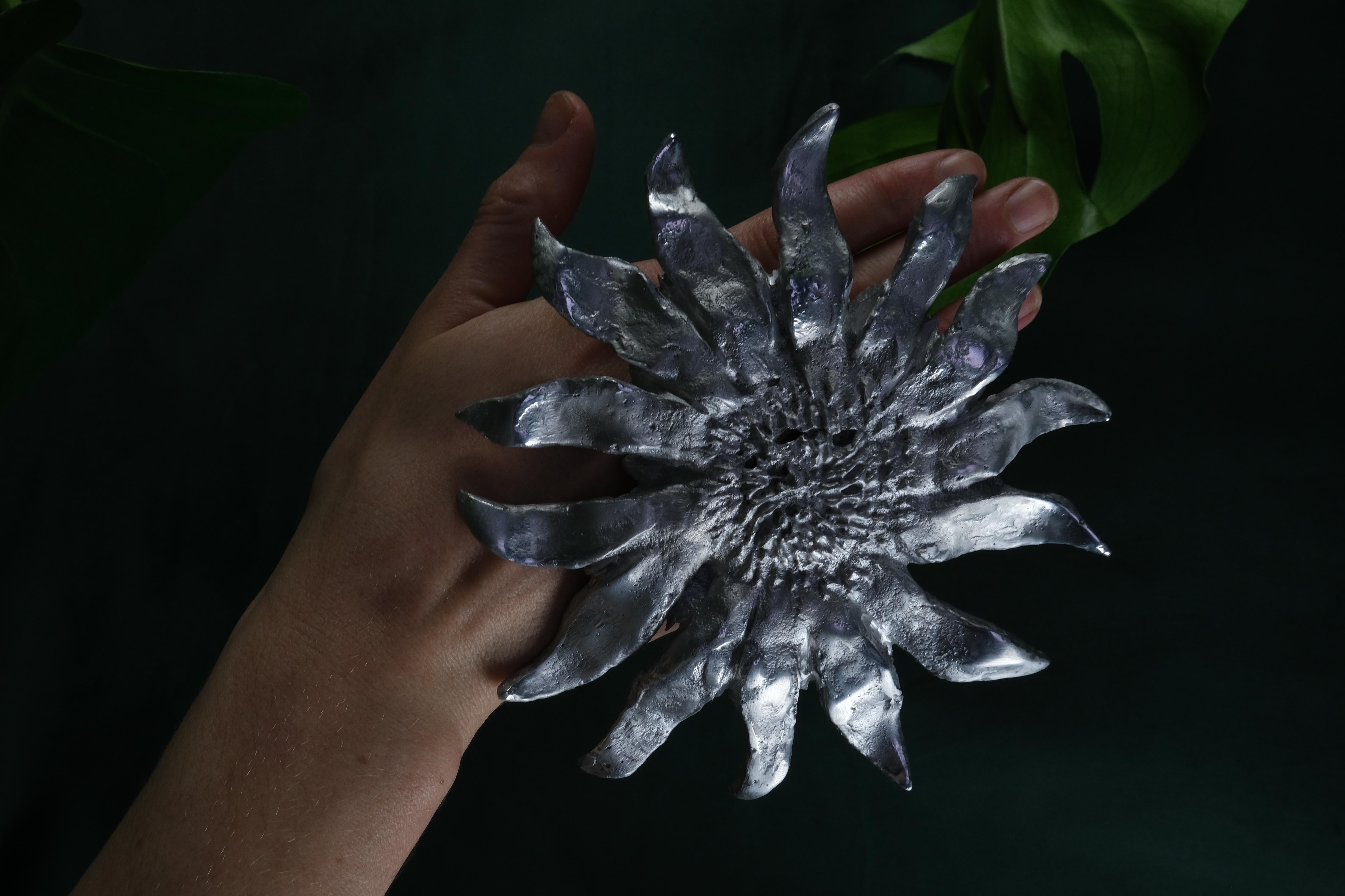 Handmade Aluminium cast hanging sculpture of a Sunflower In New Condition For Sale In EINDHOVEN, NL