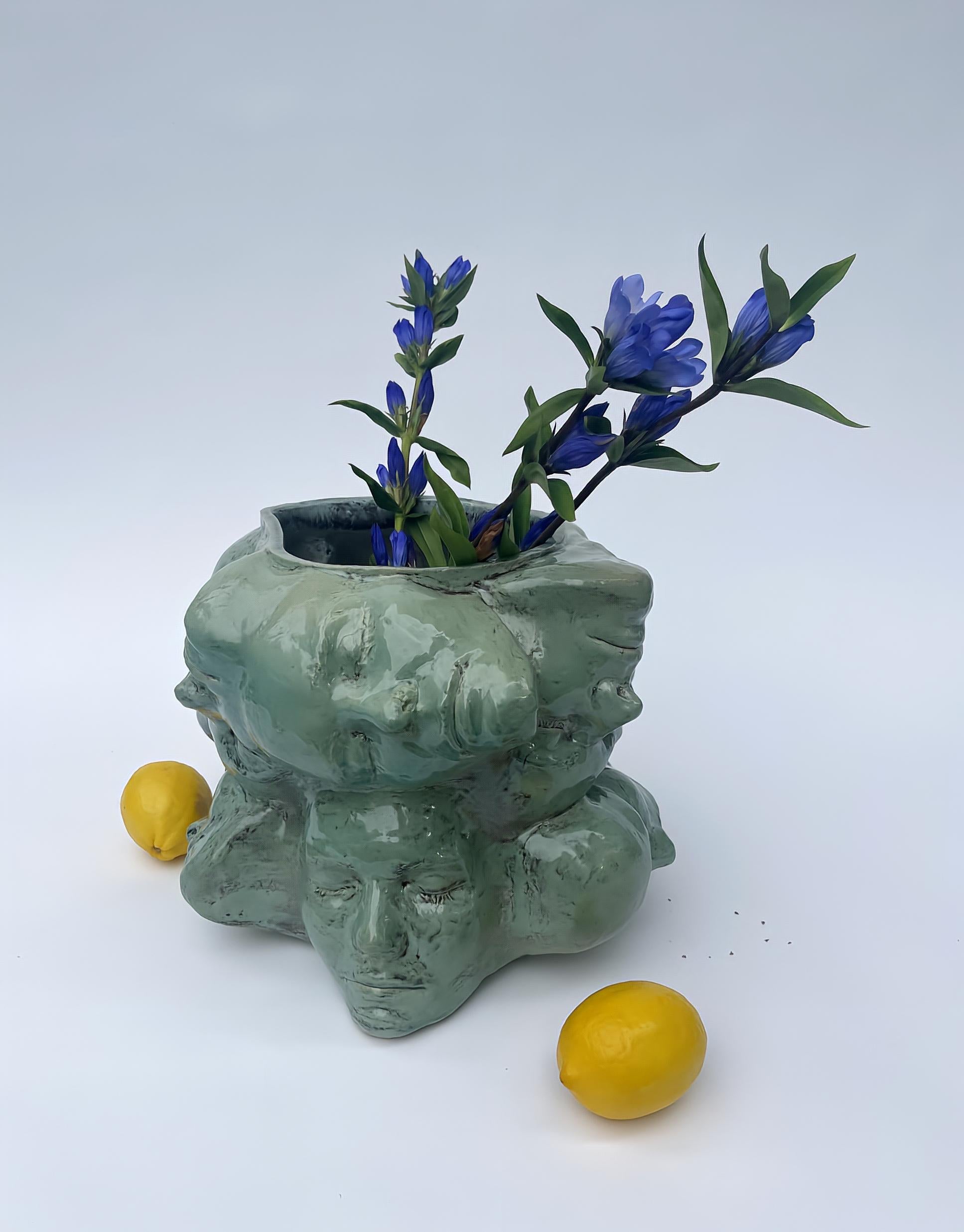 Vase en céramique unique et fait à la main - en turquoise en vente 1