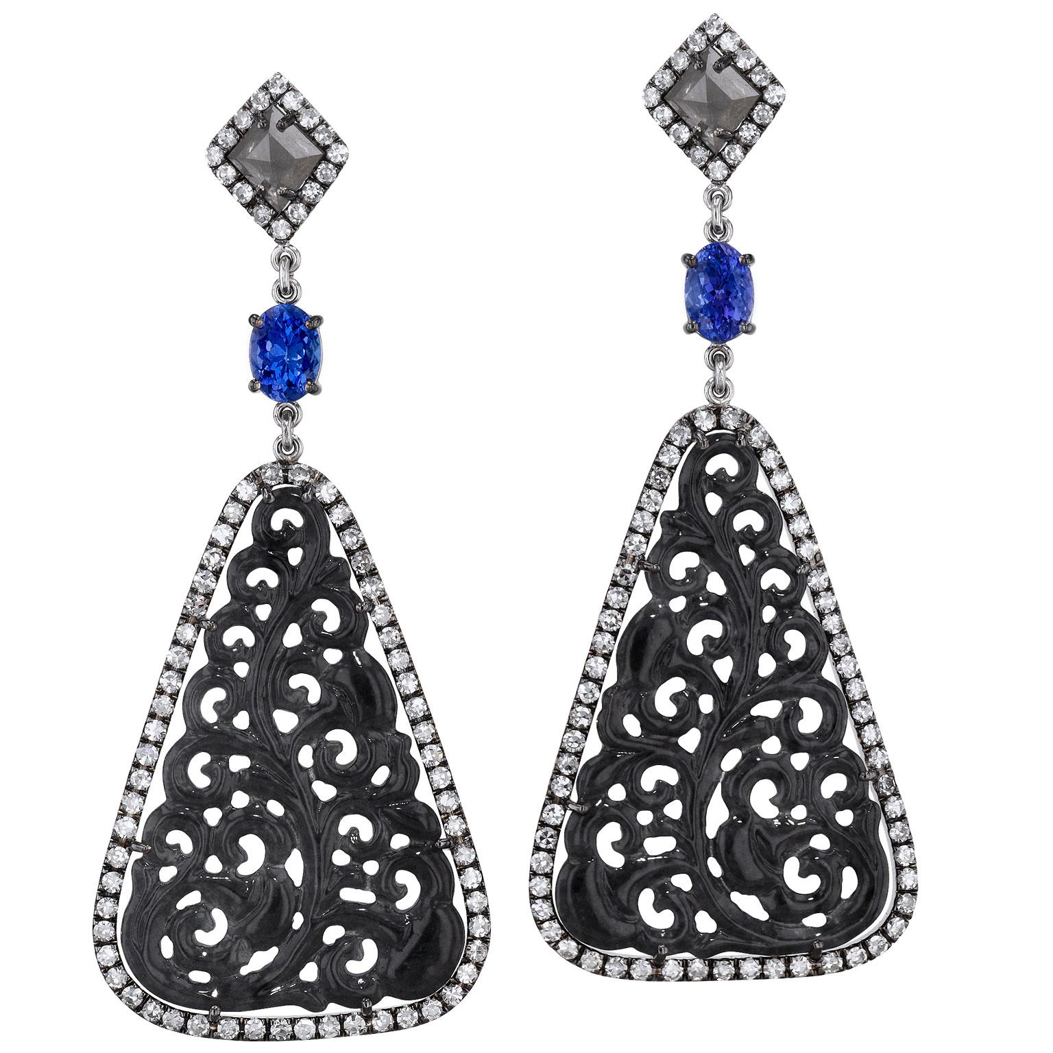 Taille brillant Boucles d'oreilles pendantes faites à la main en anthracite, jade, diamant et tanzanite en vente