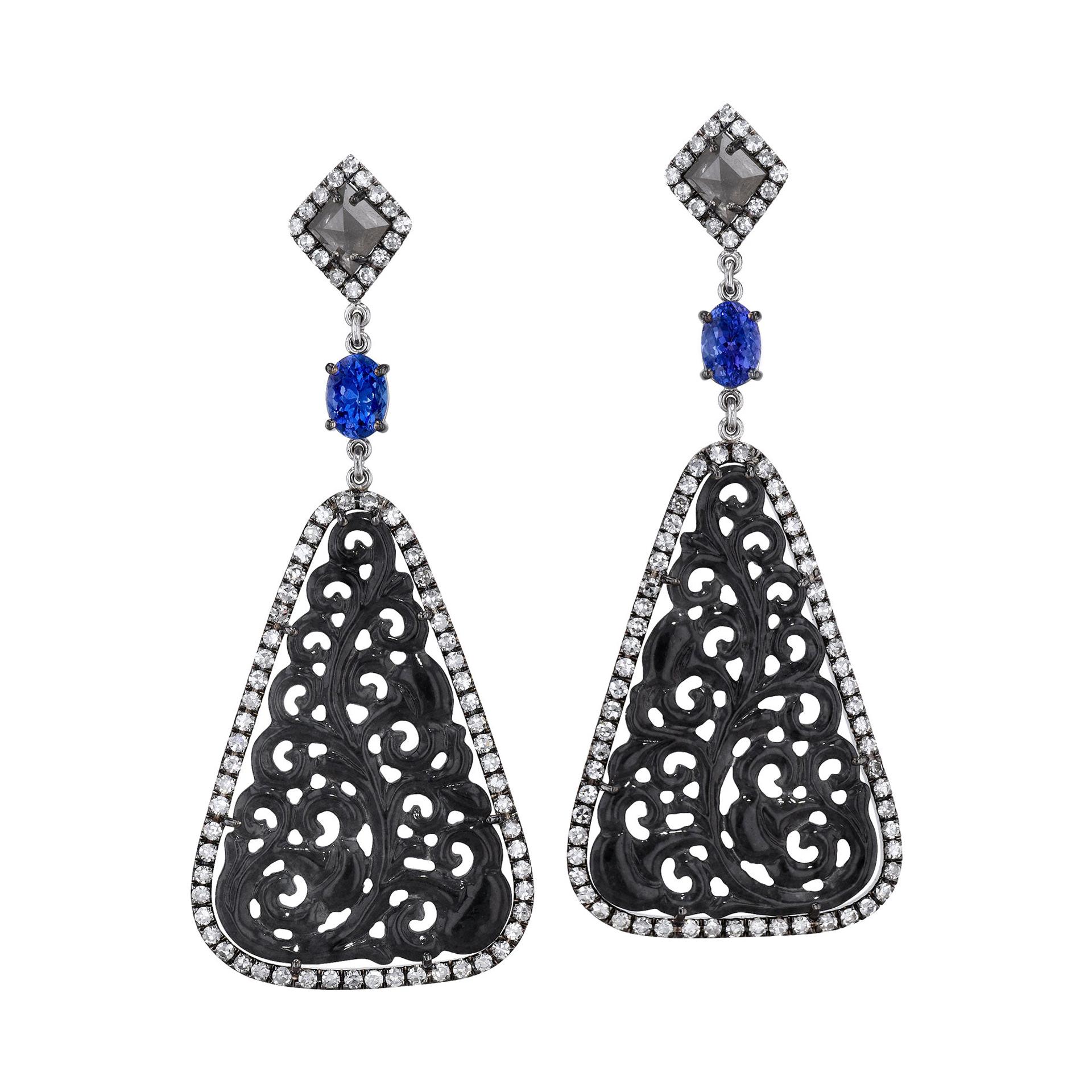 Boucles d'oreilles pendantes faites à la main en anthracite, jade, diamant et tanzanite en vente