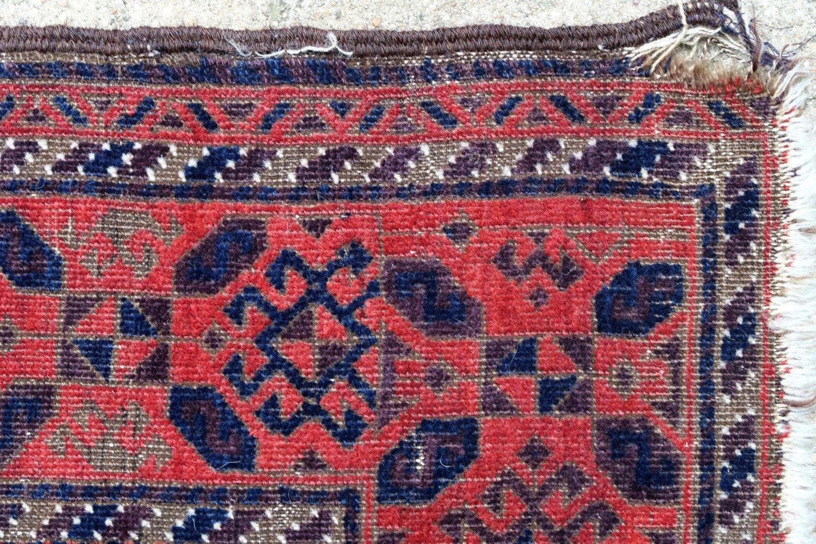 Handmade Antique Afghan Baluch Rug, 1900s, 1P77 In Fair Condition For Sale In Bordeaux, FR