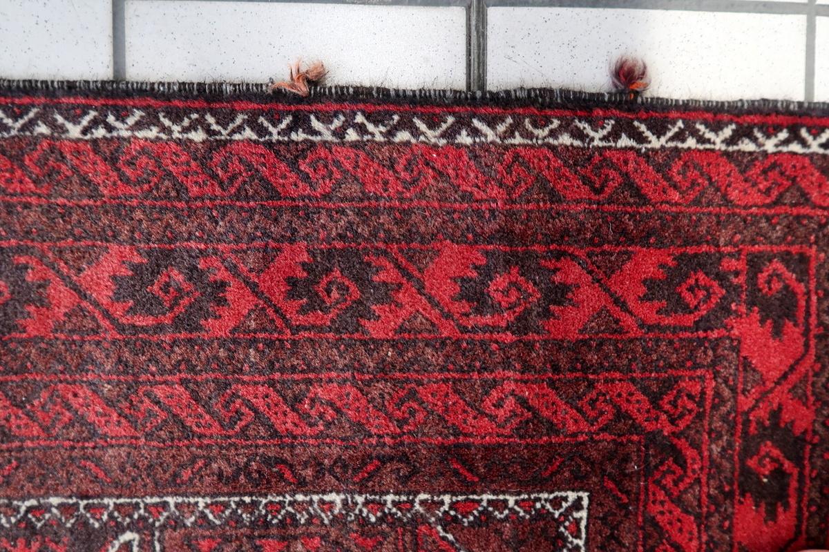 Tapis ancien Afghan Baluch fait main 3.4' x 6.9' 1930s - 1С1159 en vente 2