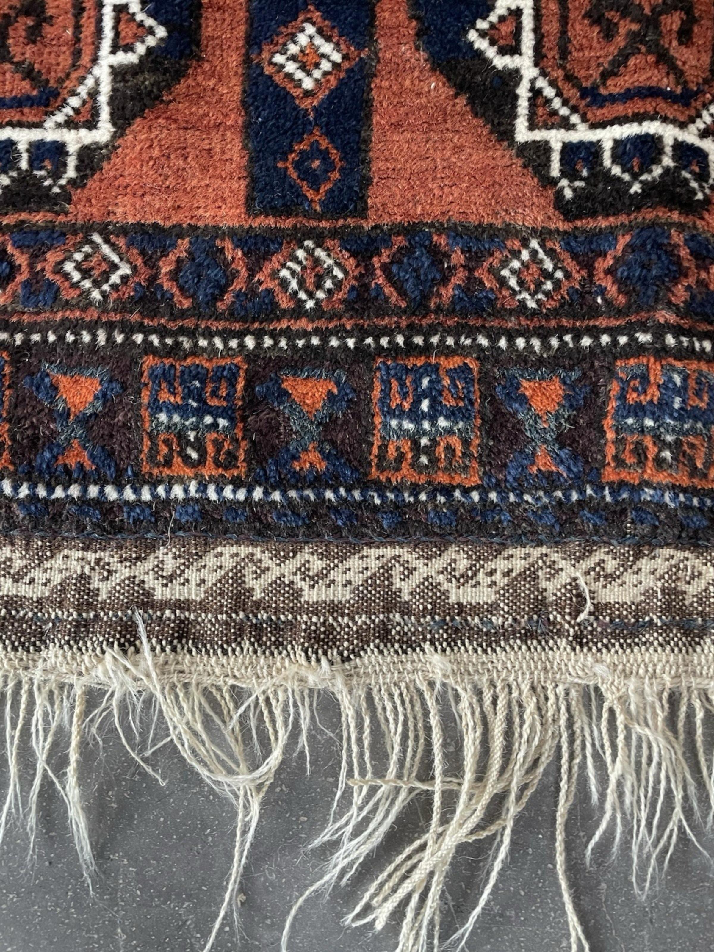 Tappeto afghano antico Baluch fatto a mano 3,5' x 5,7', anni '10 - 1N117 in vendita 2