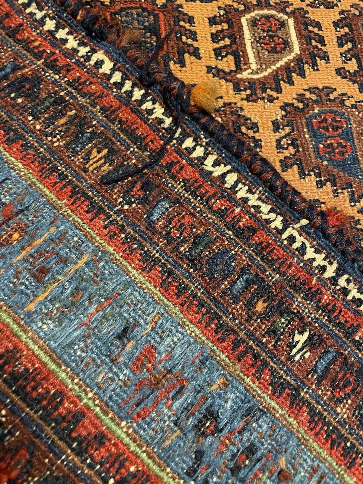 Handmade Antique Afghan Sumak Rug 3.6' x 4.8', 1900s - 1N69 For Sale 2