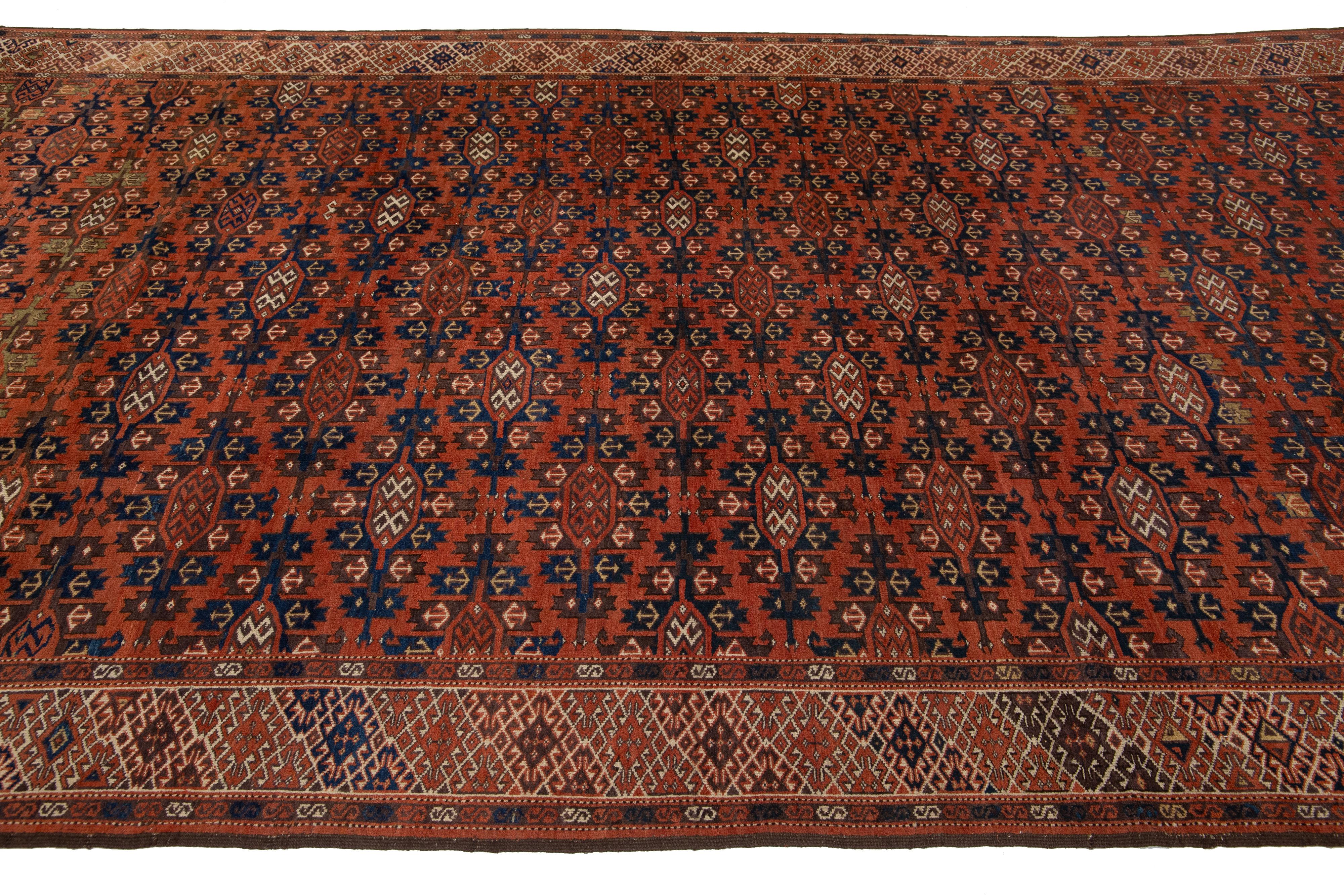 Tapis afghan Yamoud ancien fait à la main en laine rouillée avec motif sur toute sa surface Bon état - En vente à Norwalk, CT