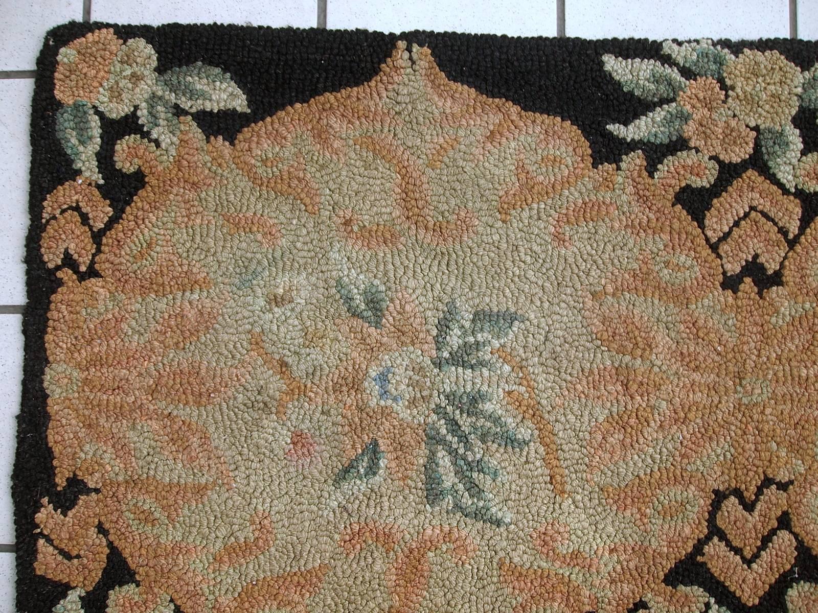 Hand-Knotted Handmade Antique American Hooked Rug, 1930s, 1C552