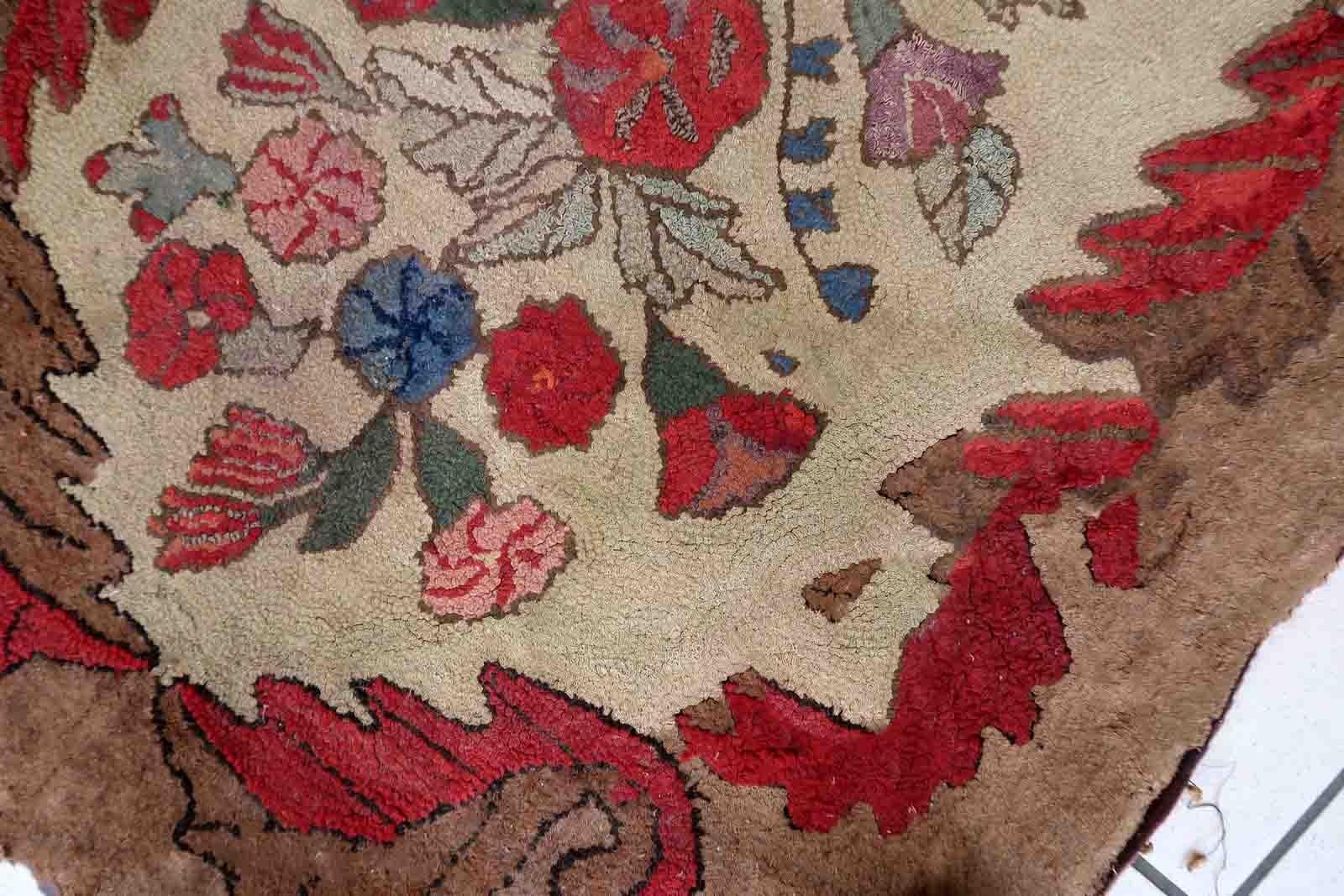 Handmade Antique American Hooked Rug, 1880s, 1C976 In Fair Condition For Sale In Bordeaux, FR
