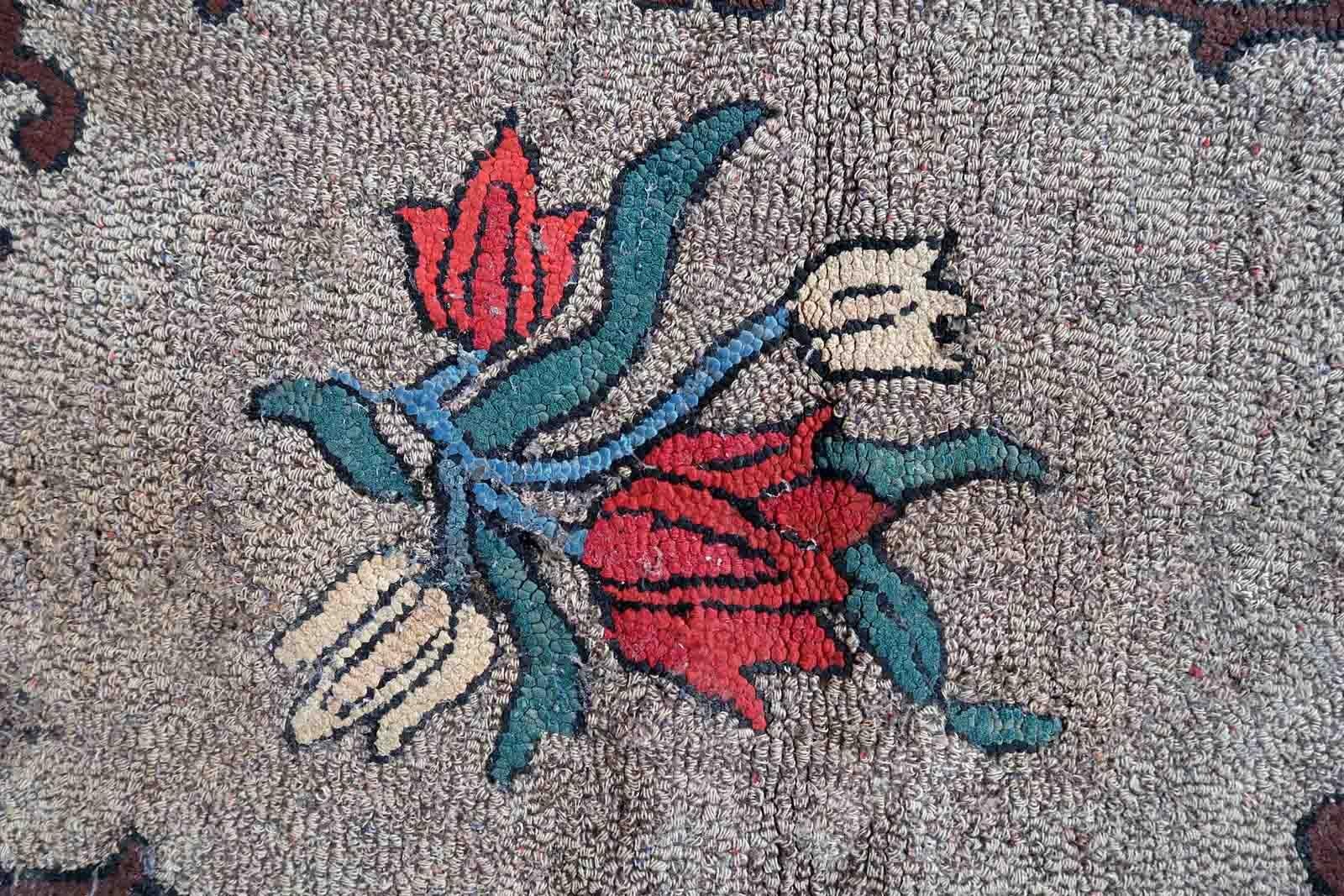 Handmade Antique American Hooked Rug, 1880s, 1C977 In Fair Condition For Sale In Bordeaux, FR