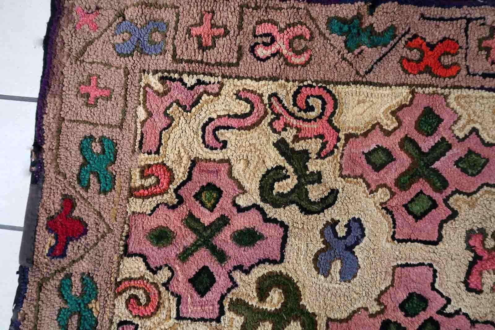 Handmade Antique American Hooked Rug, 1880s, 1C981 In Fair Condition For Sale In Bordeaux, FR