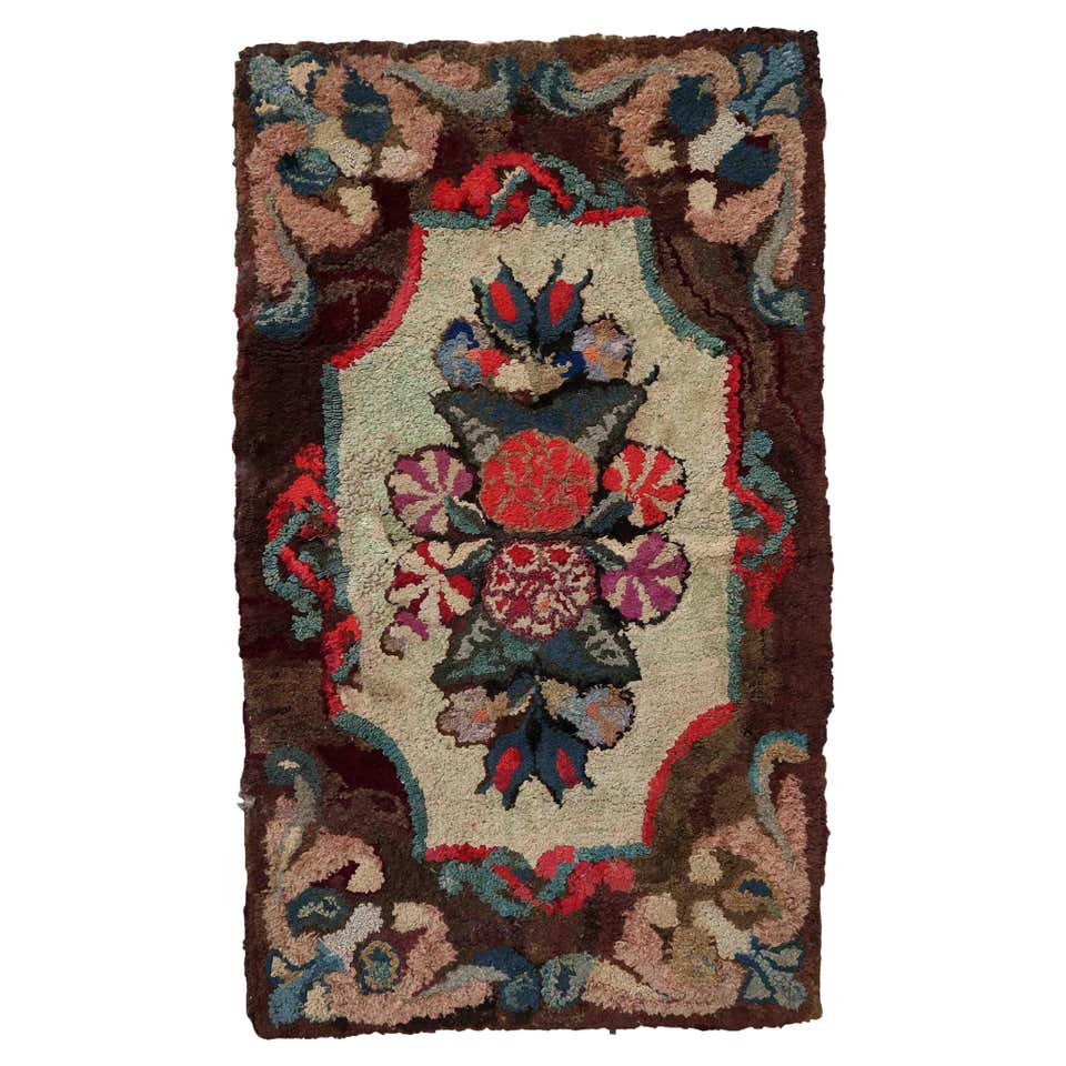 Looped Rug Vintage Handmade Antique American Hooked Rug, 1910s, 1B889 For Sale at 1stDibs
