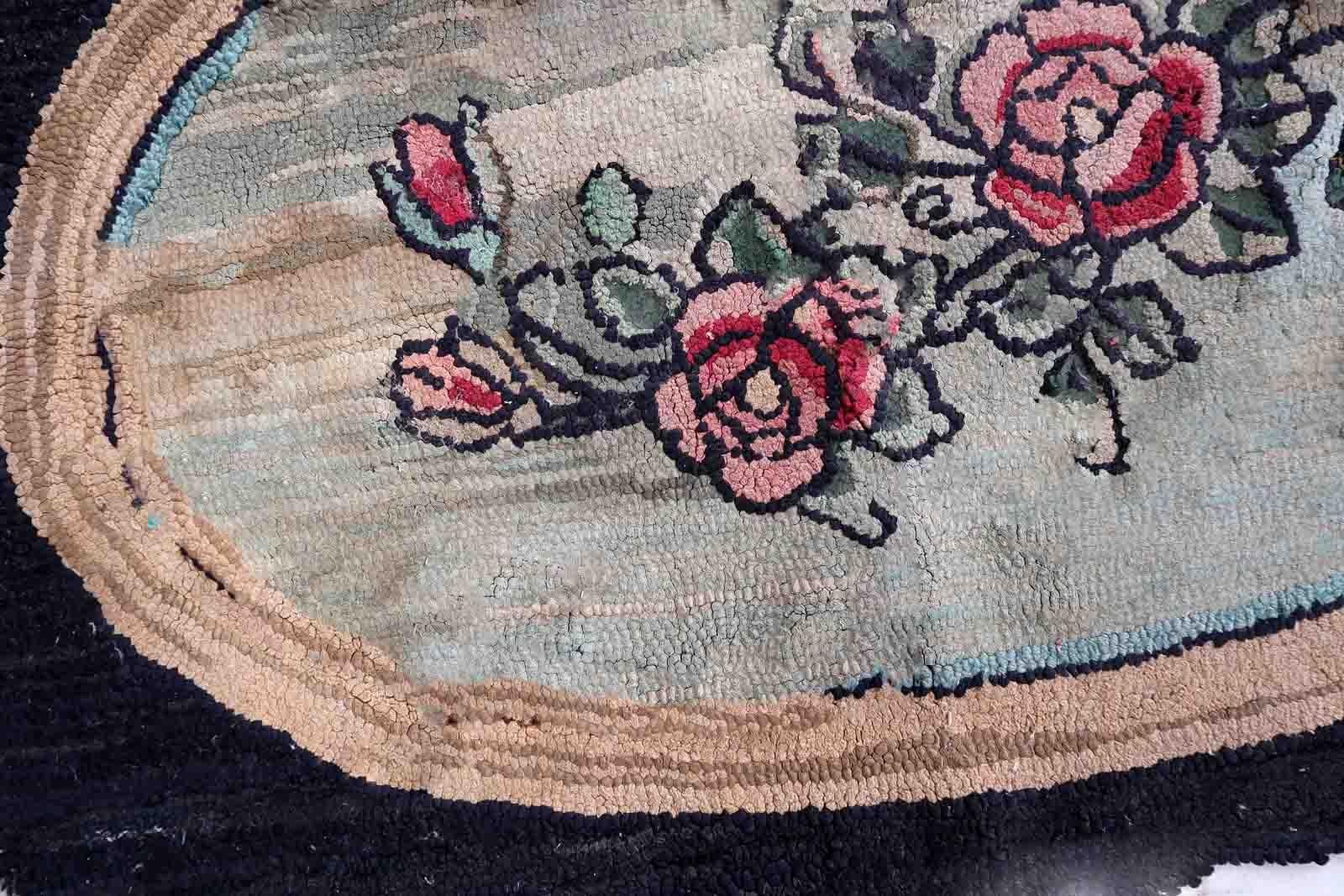 Handmade Antique American Hooked Rug, 1900s, 1C983 In Fair Condition For Sale In Bordeaux, FR