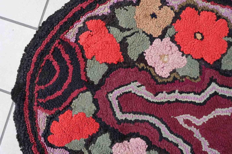 Machine Made Hooked Rugs Handmade Antique American Hooked Rug, 1900s, 1c990 For Sale at 1stDibs