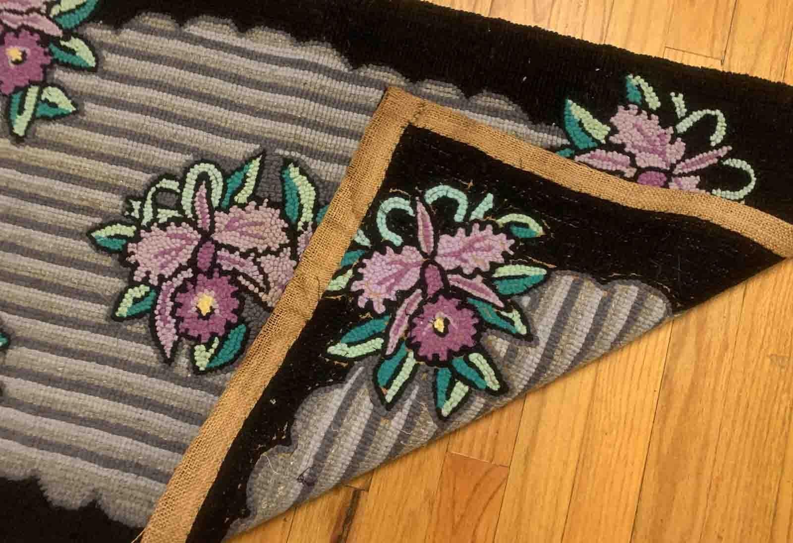 Handmade antique American Hooked rug in floral design. The rug is from the beginning of 20th century in good condition. 

-condition: good,

-circa: 1910s,

-size: 1.11' x 3.1' (60cm x 94cm),
?
-material: wool,

-country of origin: