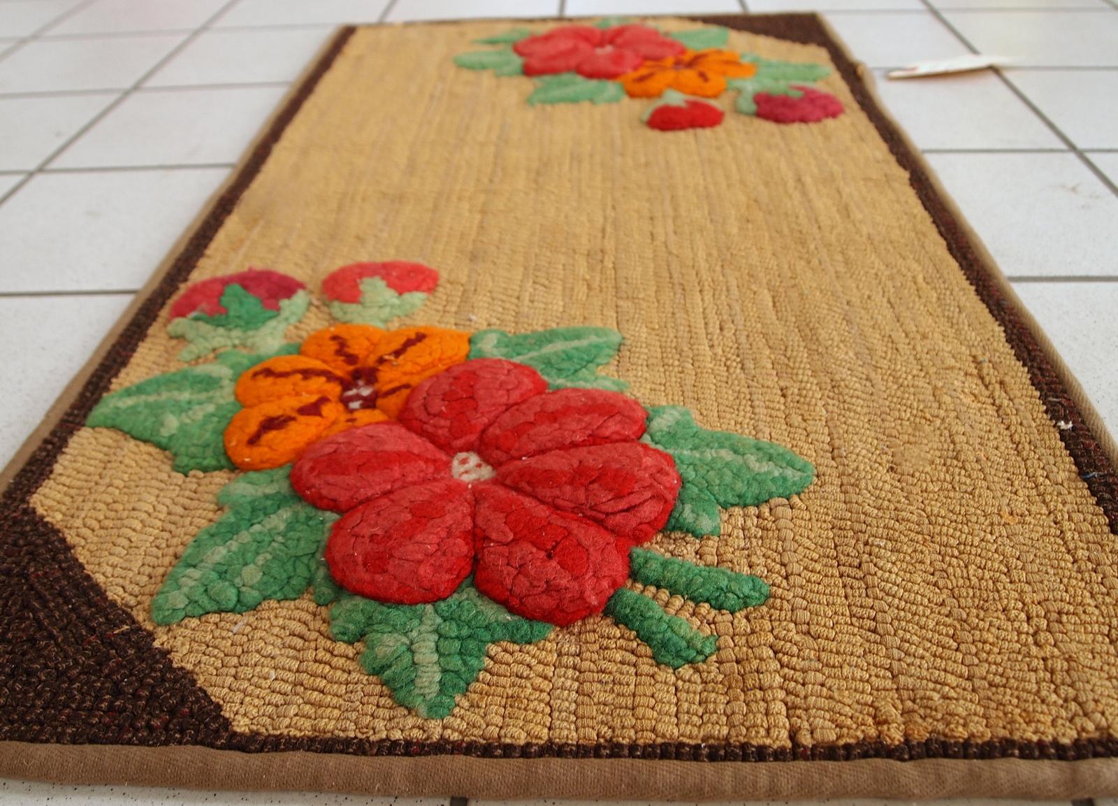 Handmade Antique American Hooked Rug, 1920s, 1C121 In Good Condition In Bordeaux, FR