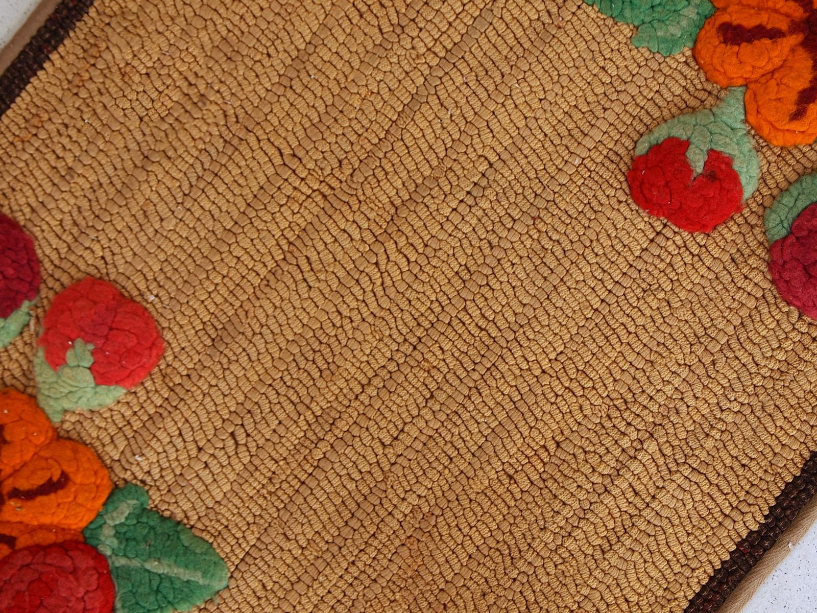Handmade Antique American Hooked Rug, 1920s, 1C121 1