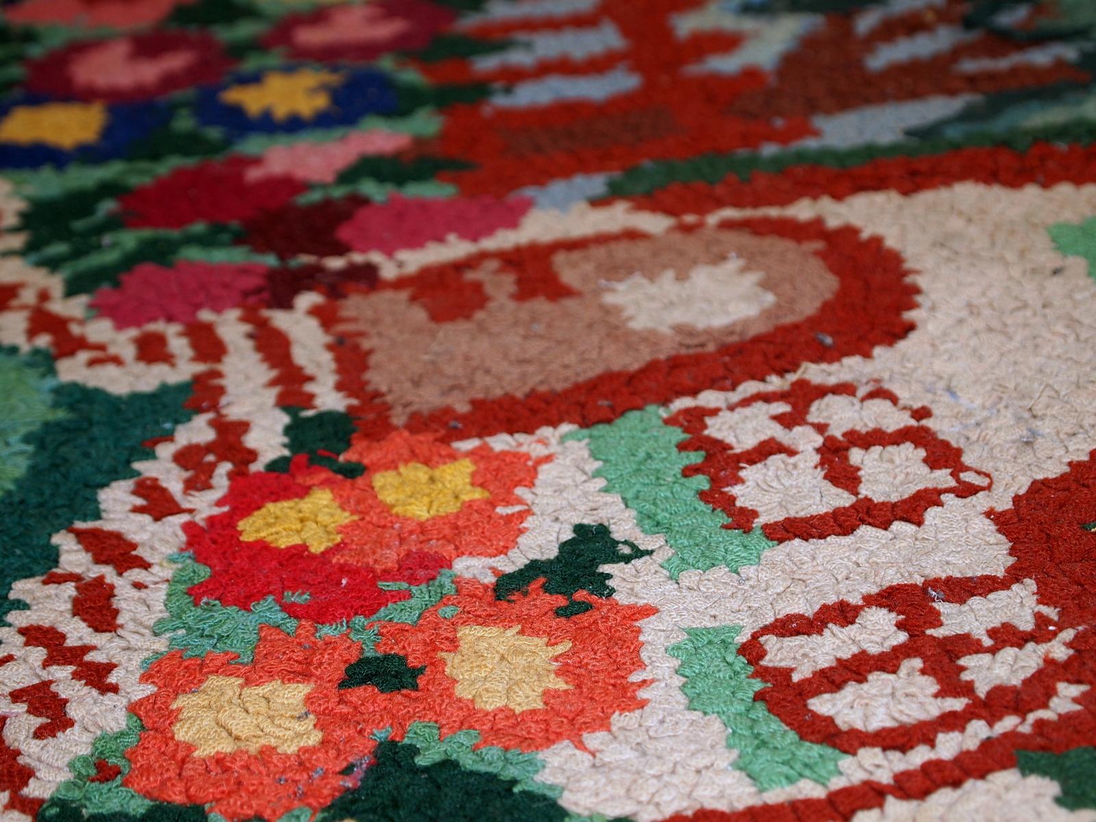 Handmade Antique American Hooked Rug, 1920s, 1C24 In Good Condition For Sale In Bordeaux, FR