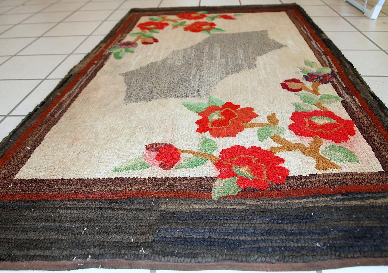 Hand-Knotted Handmade Antique American Hooked Rug, 1920s, 1C705 For Sale