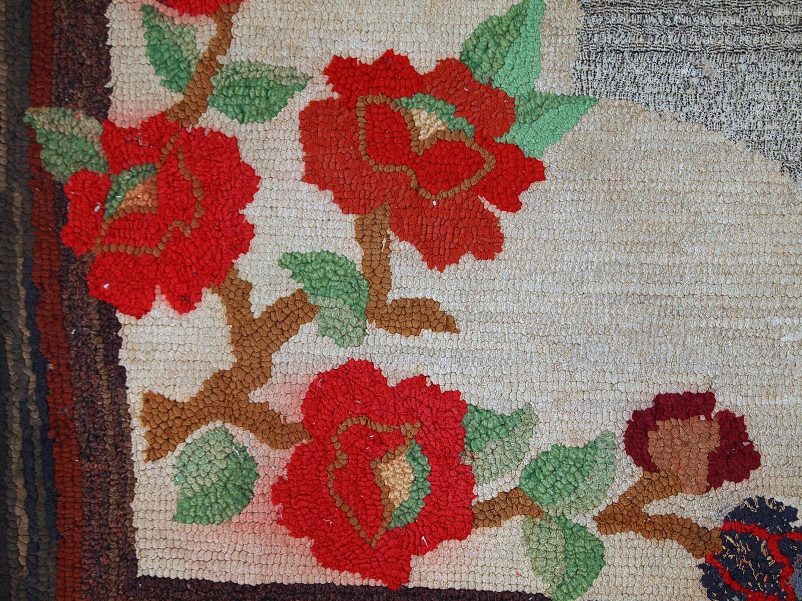 Early 20th Century Handmade Antique American Hooked Rug, 1920s, 1C705 For Sale