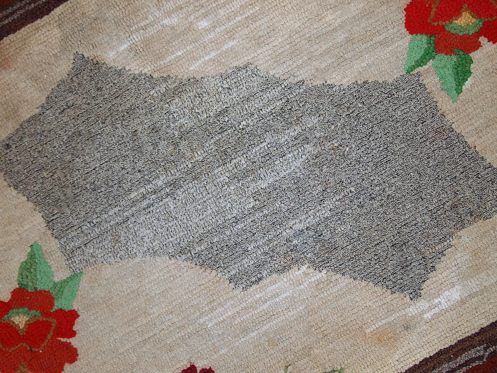 Handmade Antique American Hooked Rug, 1920s, 1C705 For Sale 1