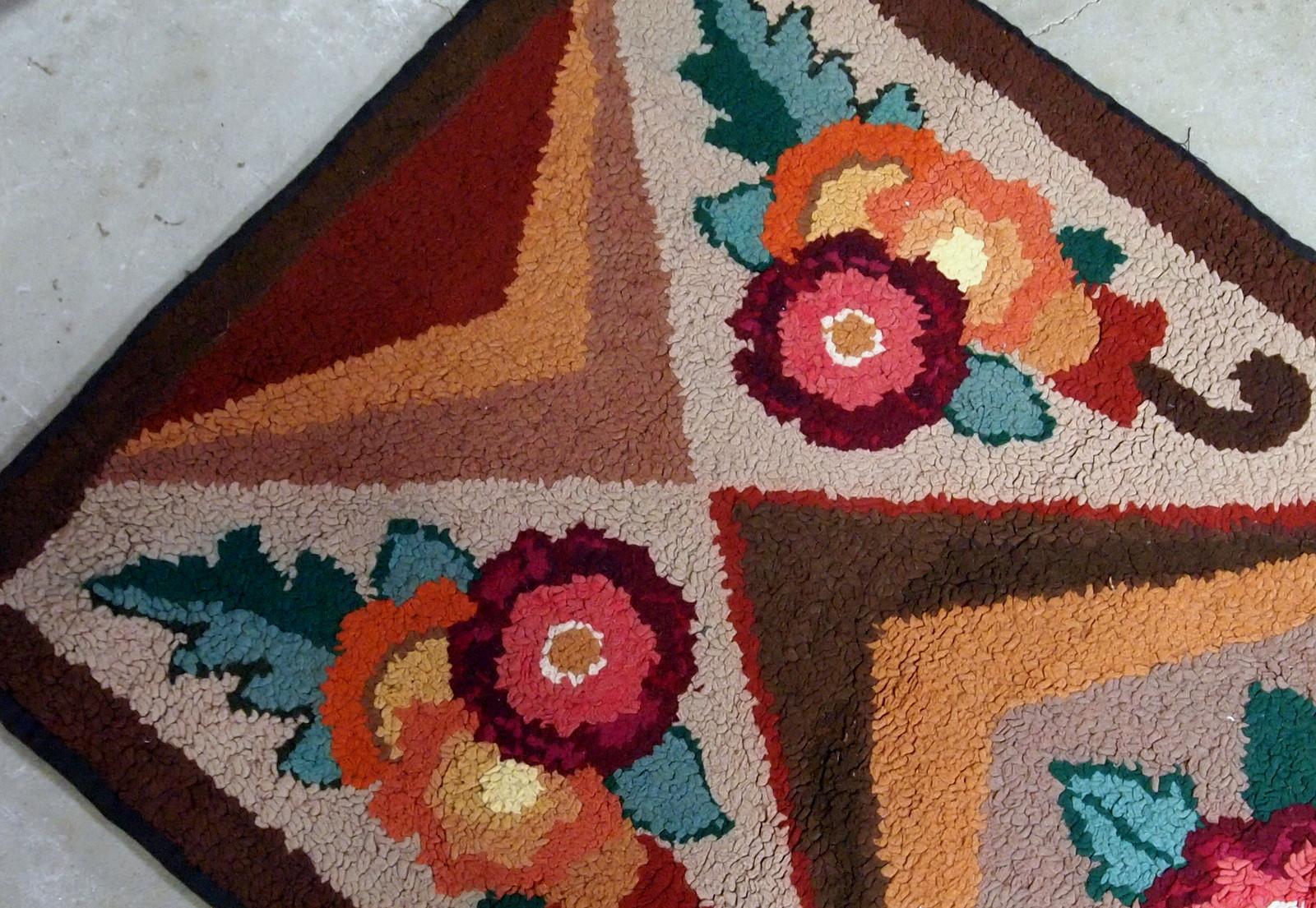 Handmade Antique American Hooked Rug, 1930s, 1B648 In Good Condition In Bordeaux, FR