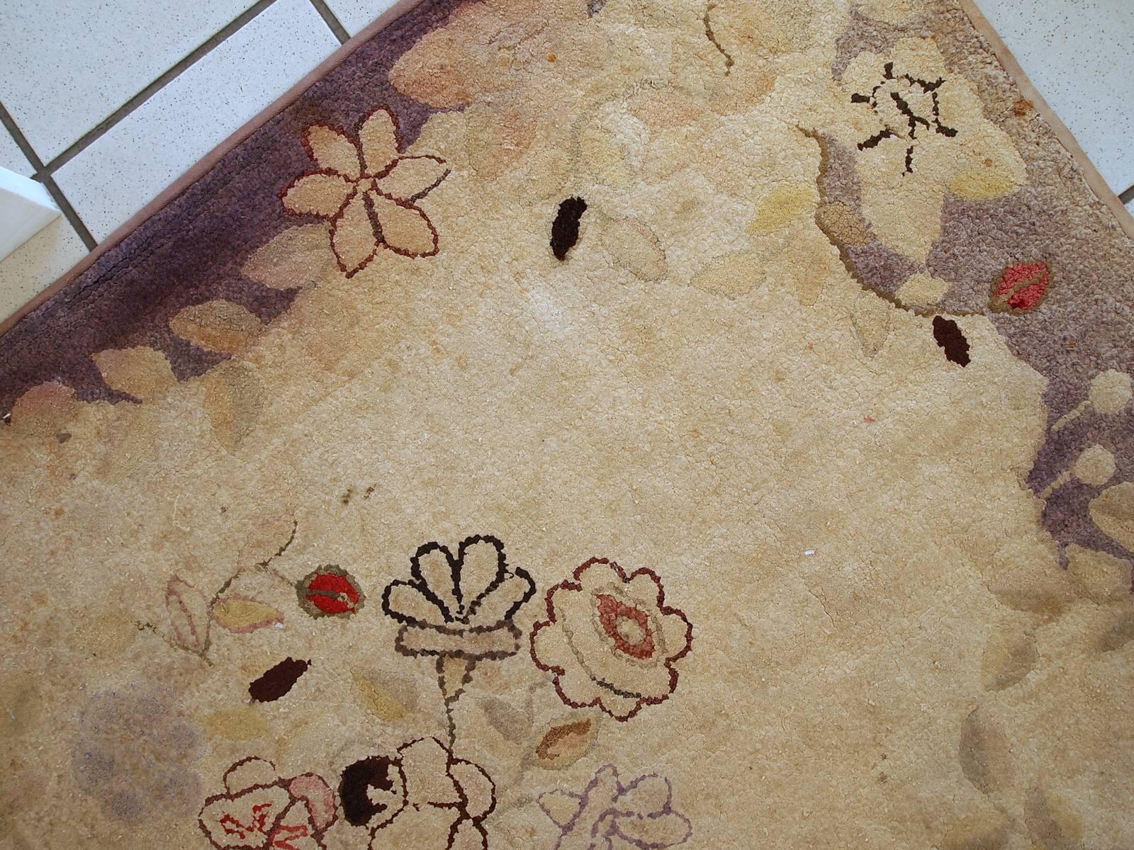 Handgefertigter antiker amerikanischer primitiver Kapuzenteppich, 1900er Jahre, 1C570 (20. Jahrhundert) im Angebot