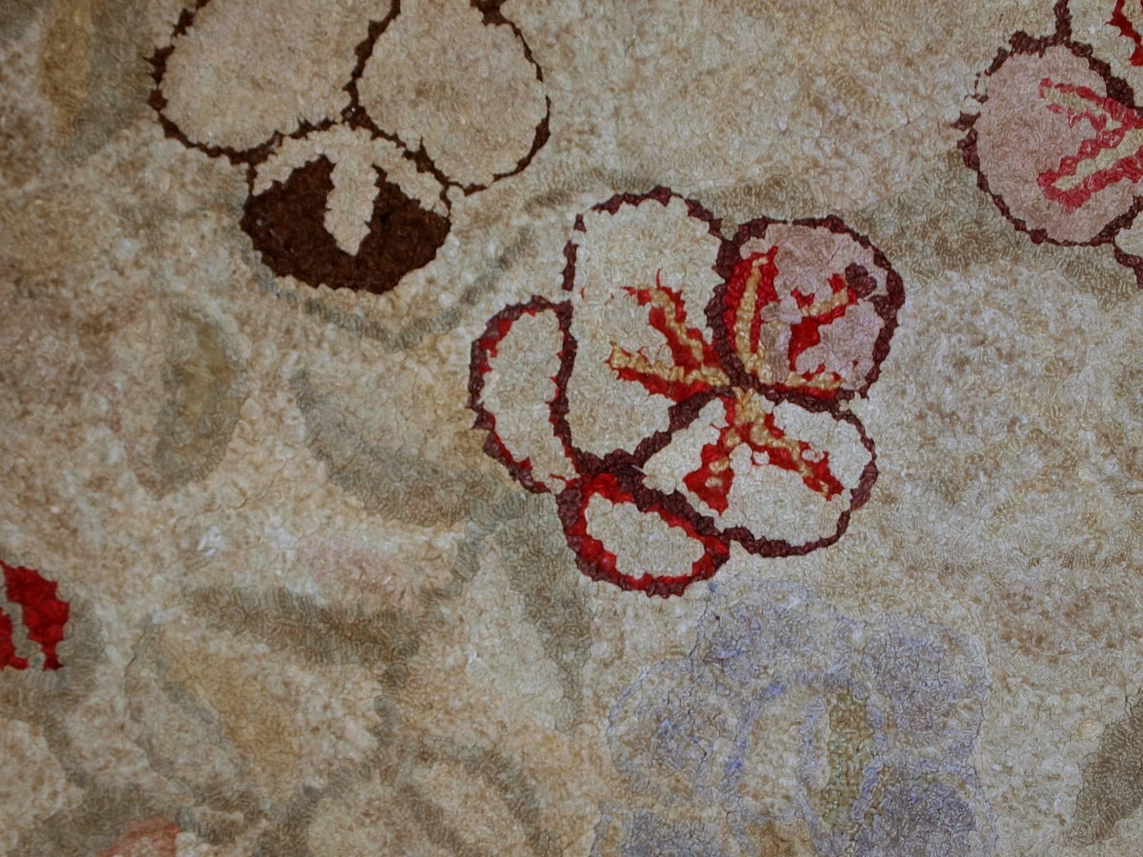 Handgefertigter antiker amerikanischer primitiver Kapuzenteppich, 1900er Jahre, 1C570 im Angebot 2