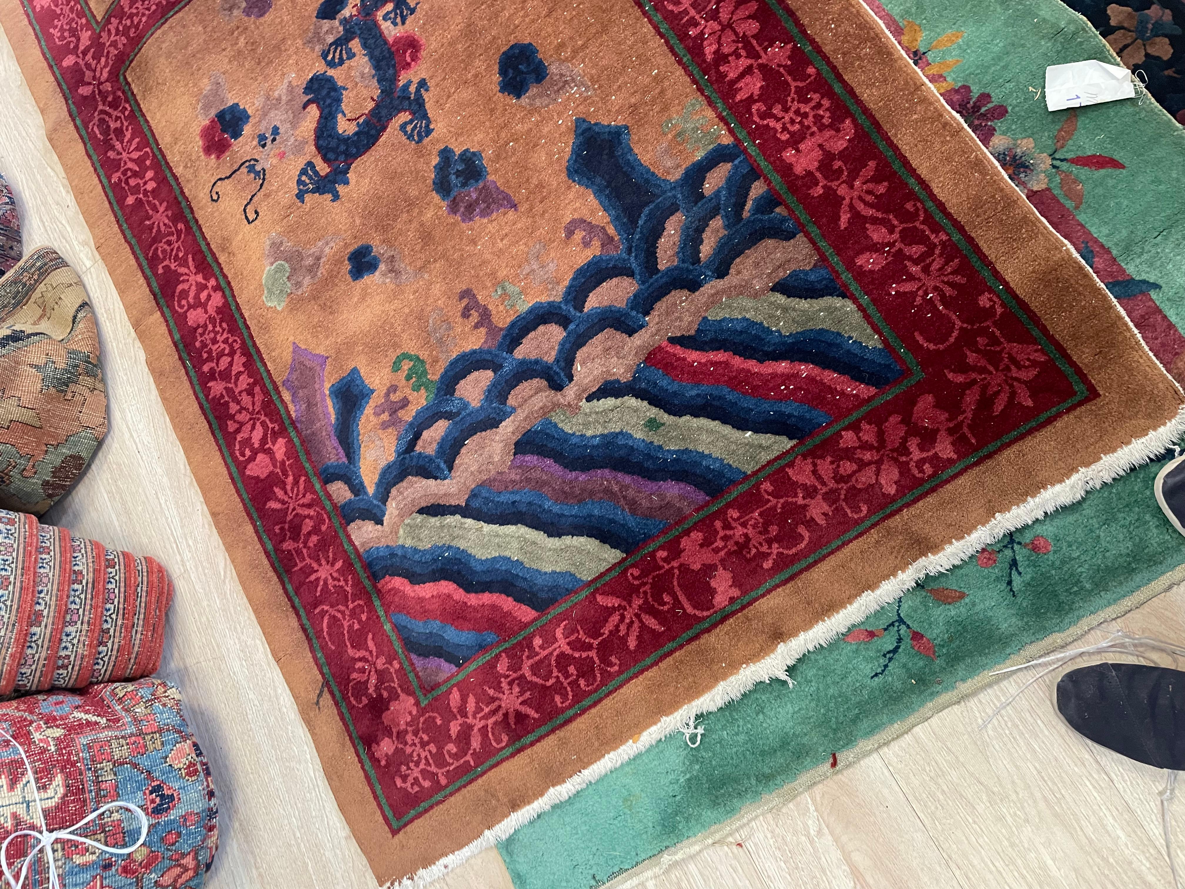 Francese Tappeto a mano con drago cinese antico Art Deco 4' x 6.7', anni '20 - 2B113 in vendita