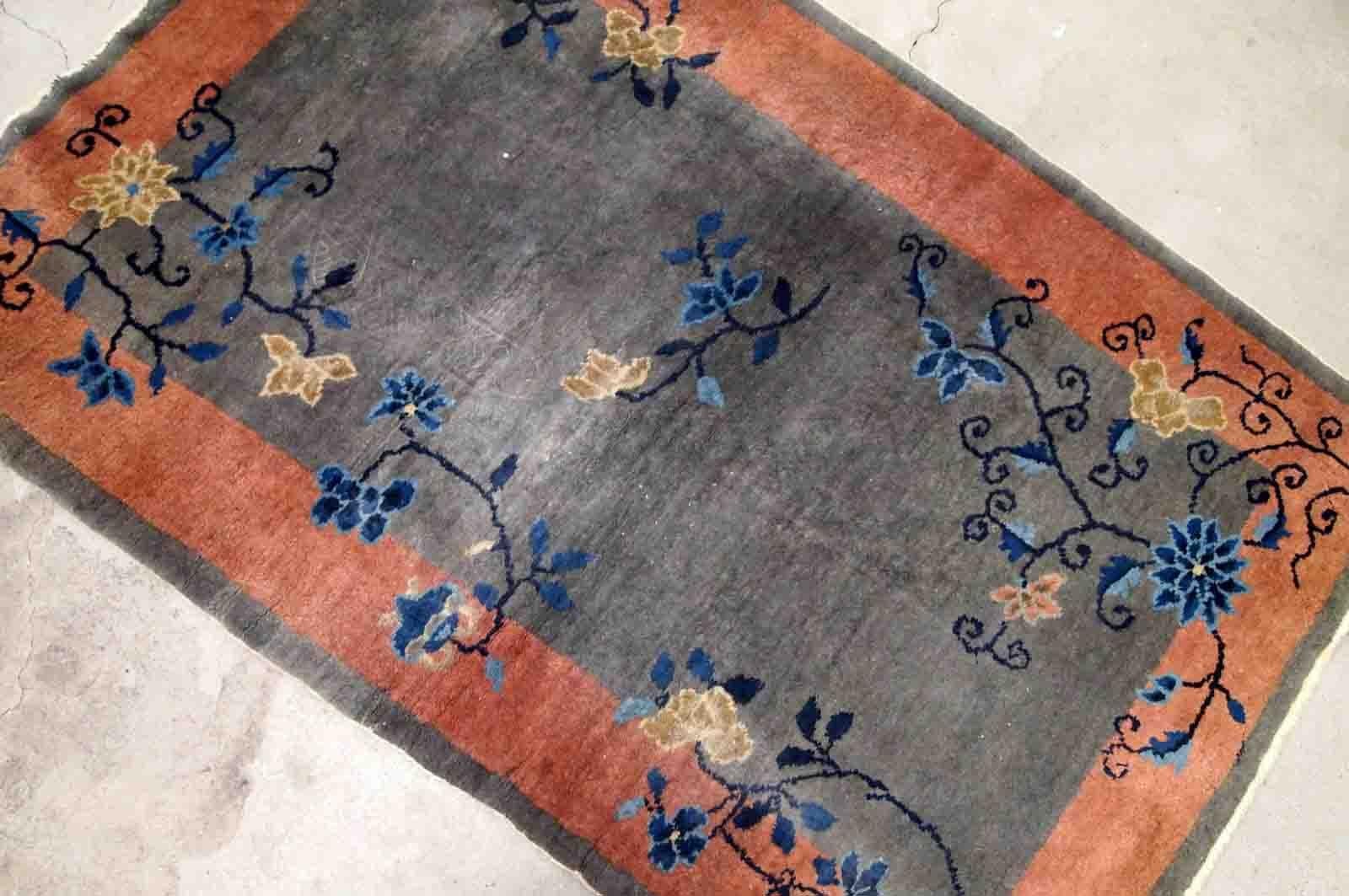 Handmade antique Art Deco Chinese rug in red and grey shades. The rug is from the beginning of 20th century in original good condition.

-condition: original good,

-circa: 1920s,

-size: 3.1' x 4.10' (94cm x151cm),
?
-material: