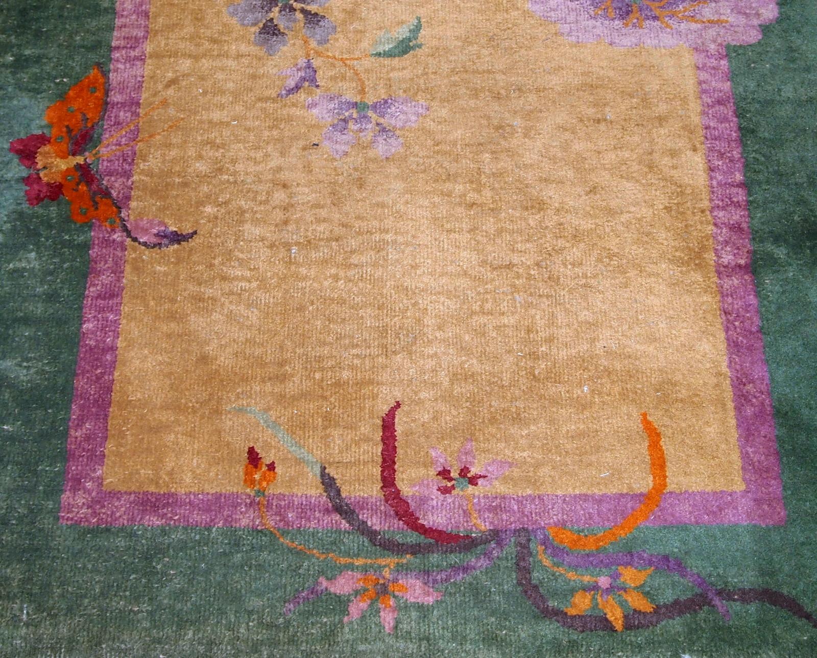 Handmade antique Art Deco Chinese rug in green and yellow wool. The rug is in original good condition, from the beginning of 20th century.

 