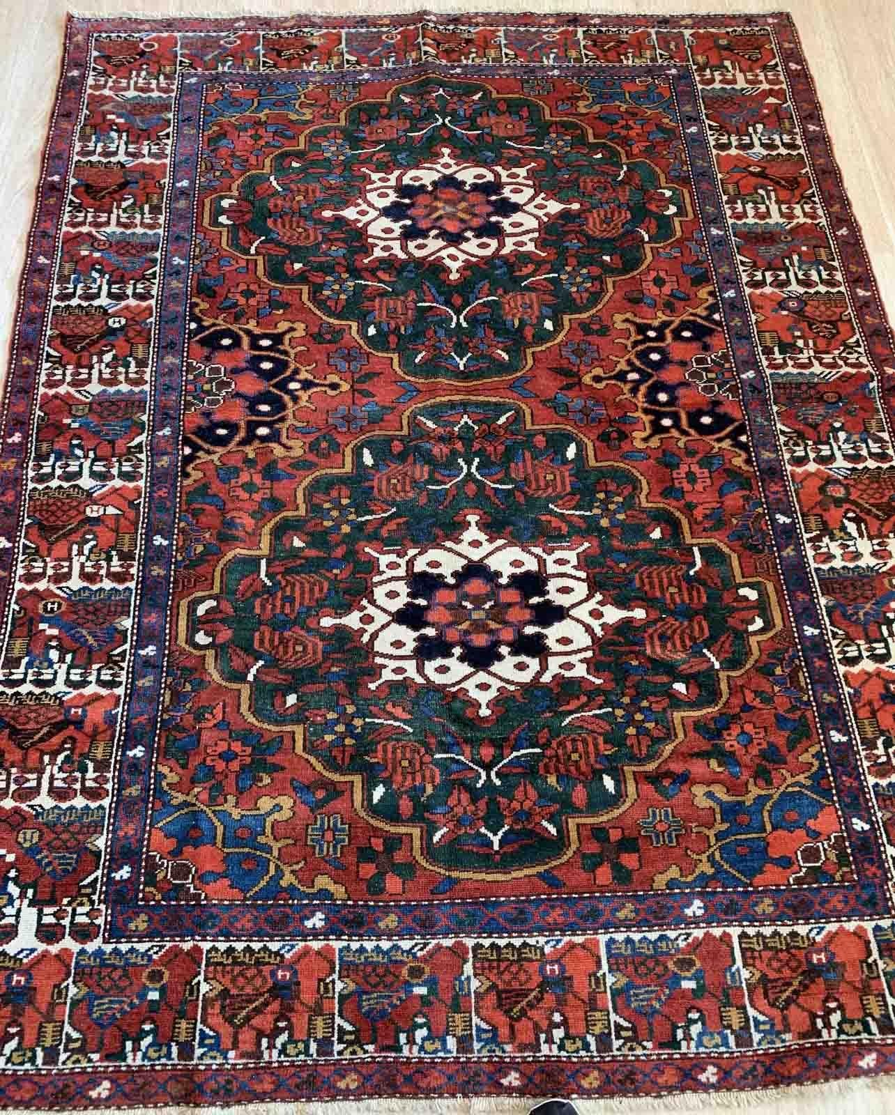 Handmade antique Middle Eastern Bakhtiari rug in original good condition. The rug is from the beginning of 20th century.

-condition: original good,

-circa: 1920s,

-size: 5' x 7.2' (152cm x 219cm)
?
-material: wool

-country of origin: