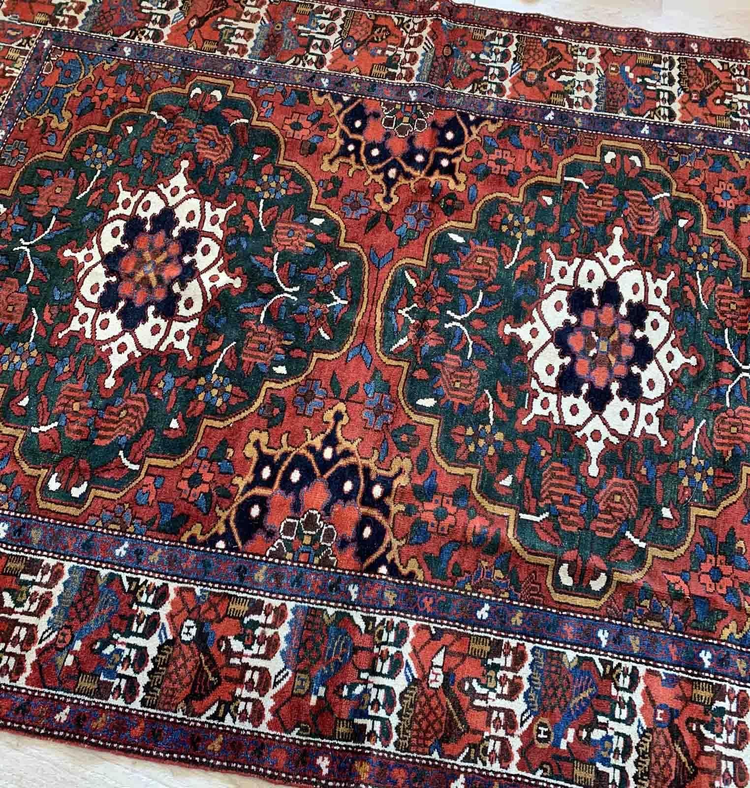 Handmade Antique Bakhtiari Style Rug, 1920s, 1B896 In Good Condition For Sale In Bordeaux, FR