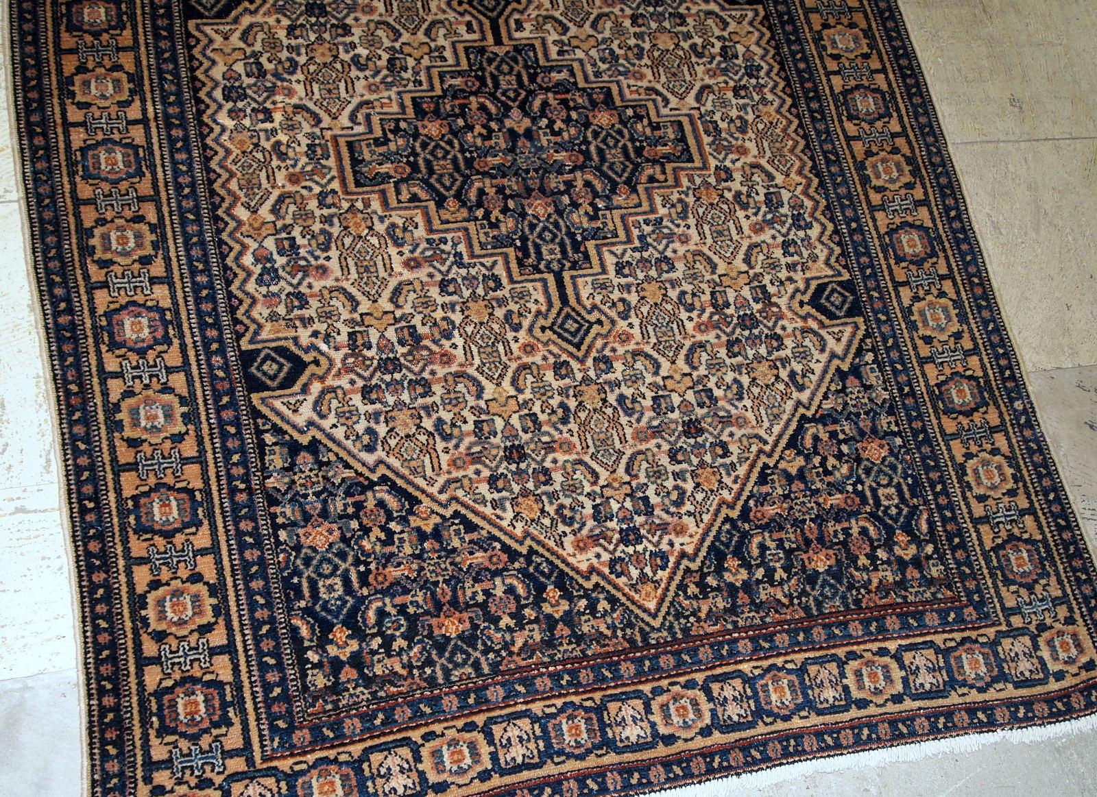 Handmade Antique Bibikabab Style Rug, 1920s, 1B672 In Good Condition For Sale In Bordeaux, FR