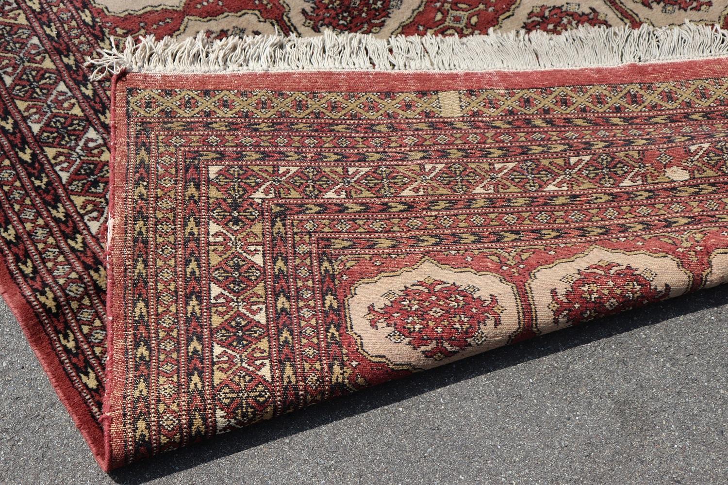 Handgefertigter antiker Bokhara-Teppich, frühes 20. Jahrhundert im Angebot 3