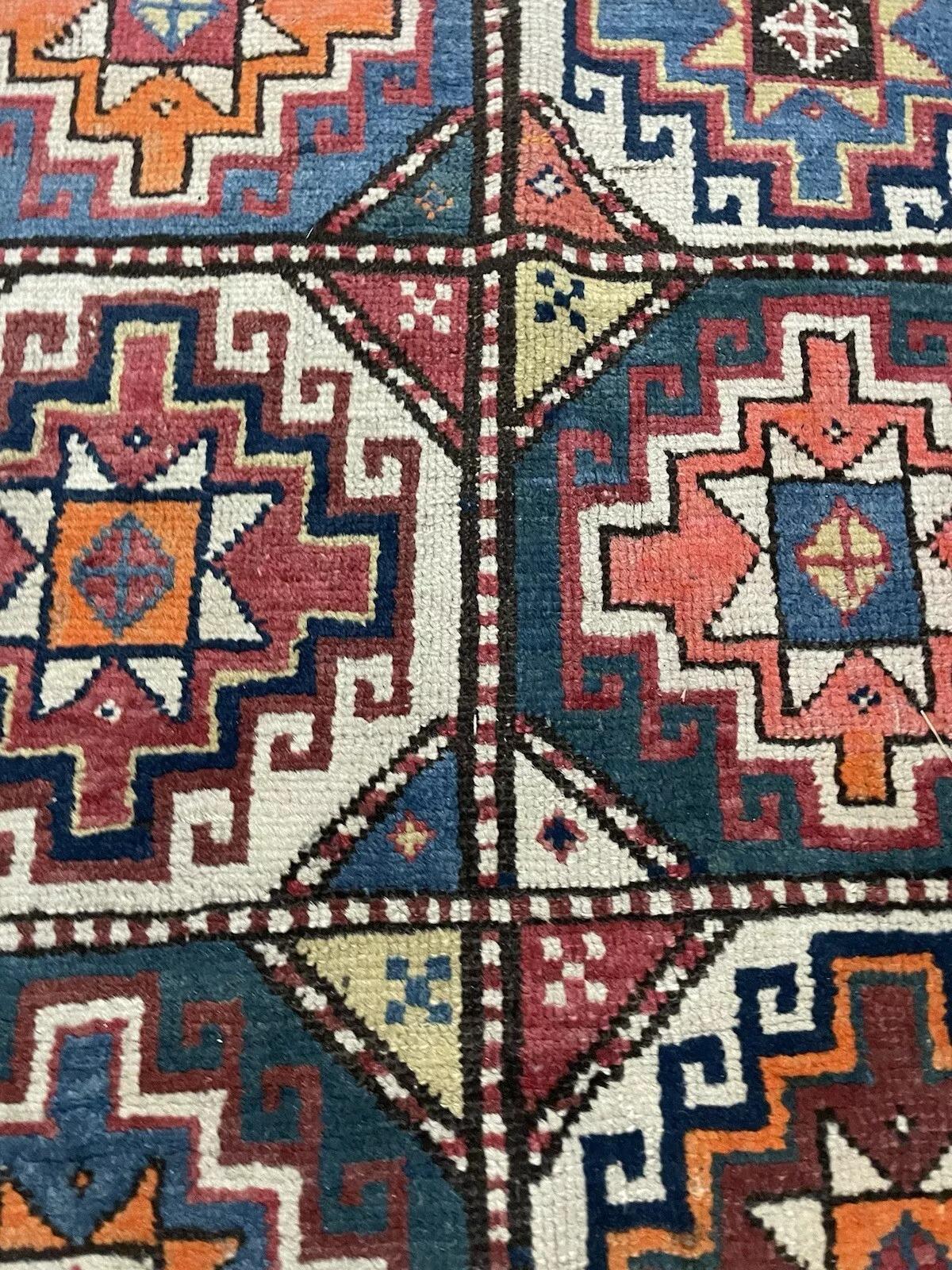 Tapis de course caucasien Genje fait à la main 3.5' x 12.4', 1900s - 1N74 Bon état - En vente à Bordeaux, FR