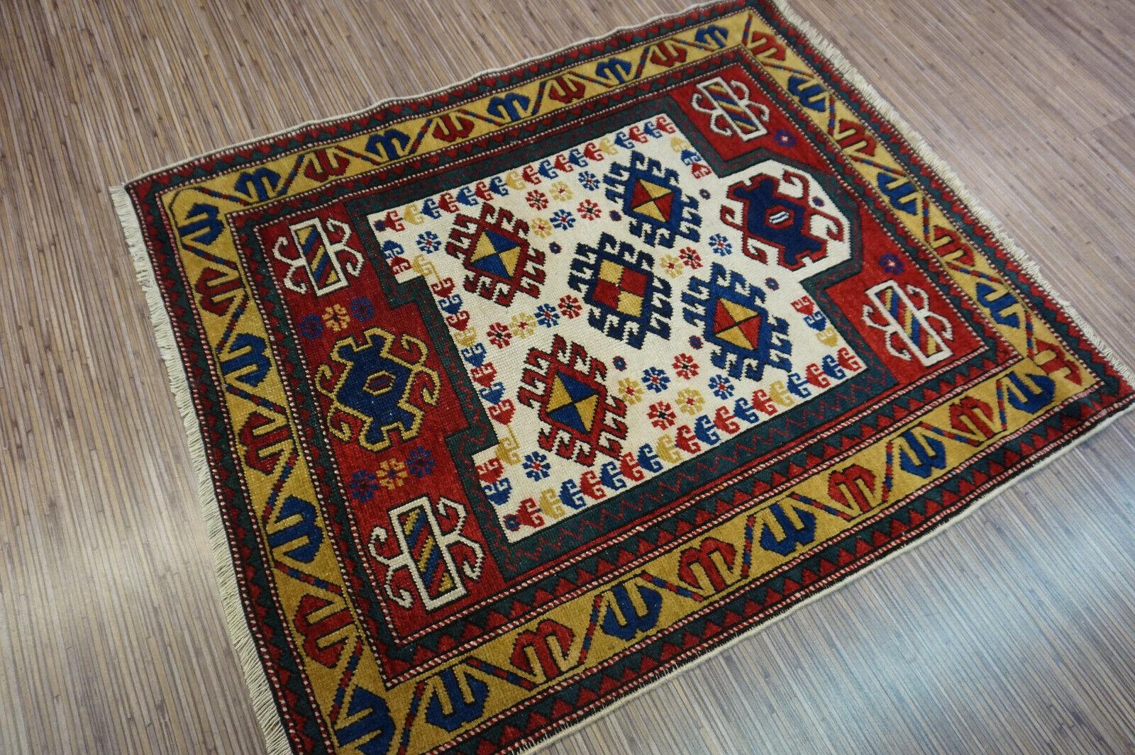 Handmade Antique Caucasian Kazak Prayer Rug 2.9' x 3.6', 1940s - 1D57 In Good Condition For Sale In Bordeaux, FR