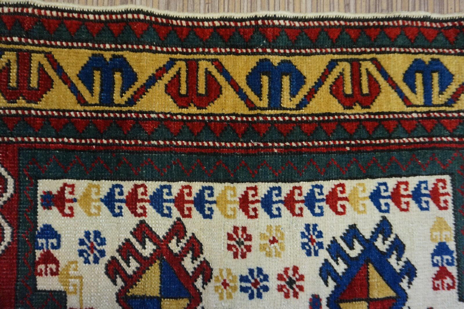 Handgefertigter antiker kaukasischer Kasachischer Gebetsteppich 2,9' x 3,6', 1940er Jahre - 1D57 im Angebot 3