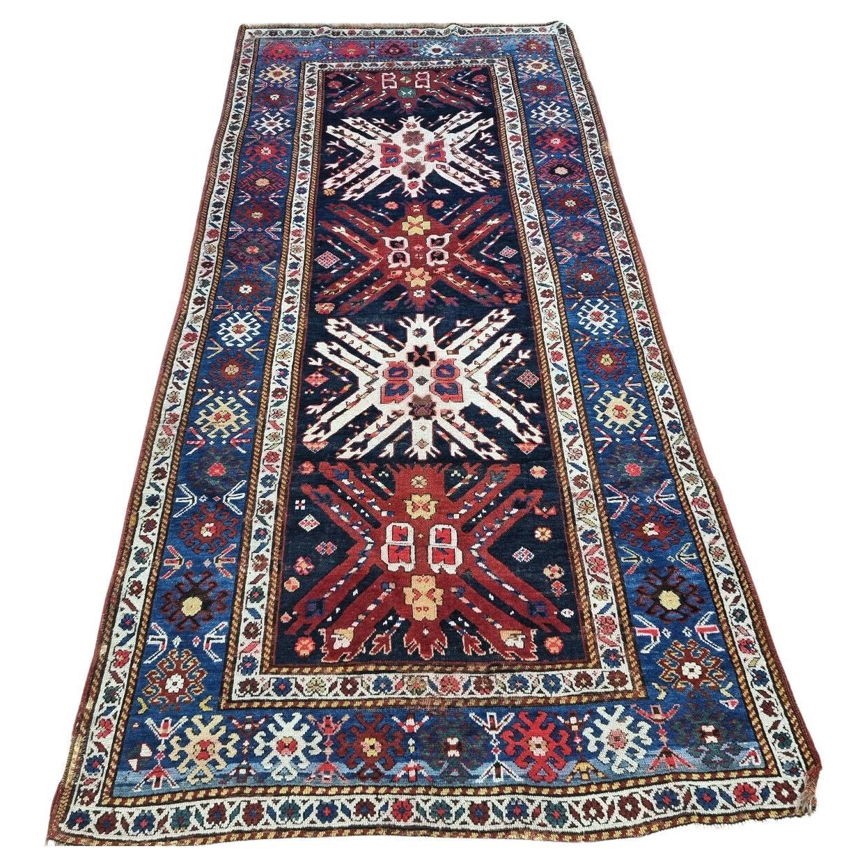 Handgefertigter antiker kaukasischer Kazak-Teppich 4,1' x 8,9', 1900er Jahre - 1D104 im Angebot