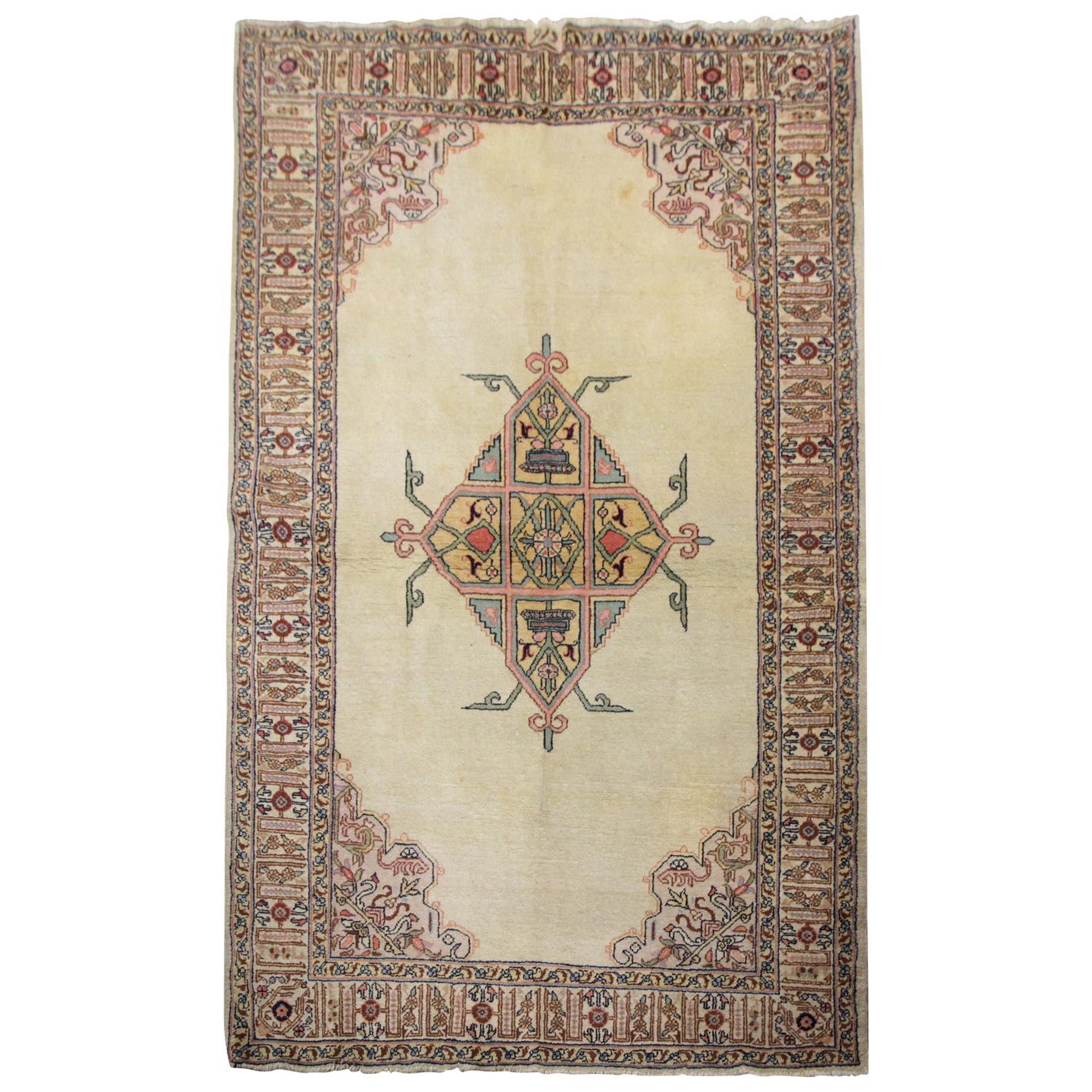 Handgefertigter antiker kaukasischer Teppich:: Creme und Beige Wolle Orientalischer Wohnzimmerteppich