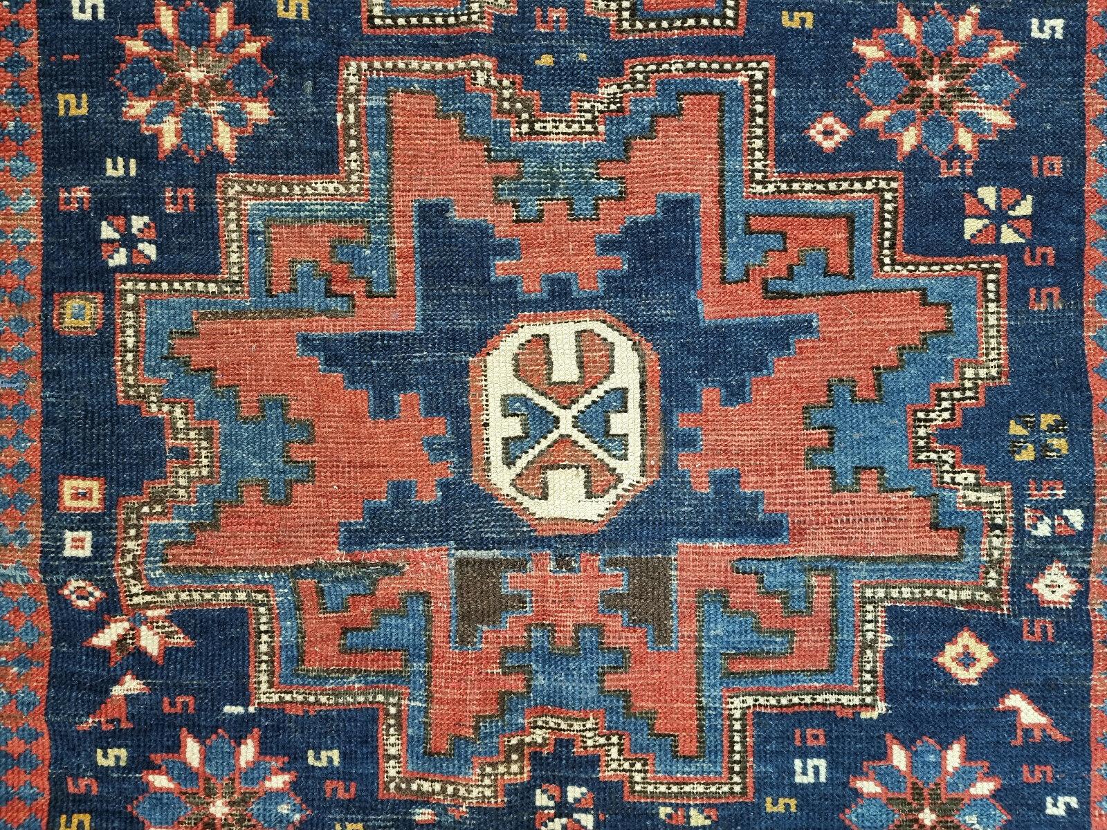 Handgefertigter antiker kaukasischer Schirwan-Teppich 3.4' x 5.2', 1900er Jahre - 1D89 im Angebot 1