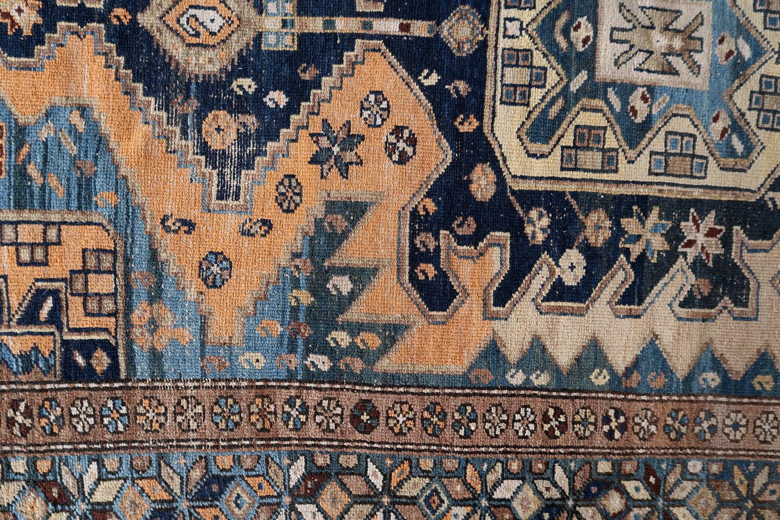 Handgefertigter antiker kaukasischer Schirwan-Teppich 4.1' x 6.2', 1900er Jahre - 1C1138 (Frühes 20. Jahrhundert) im Angebot